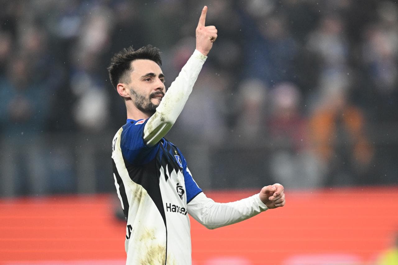 New Headline: "Vieira's Arrival Sparks Dukasis' Defiant Revival; HSV Struggles to Hold Off Challengers