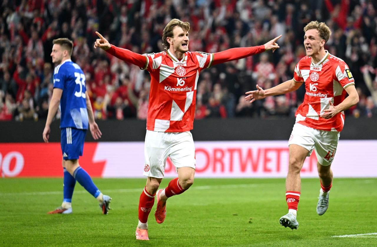 Mainz see off 10-man Sigma Olomouc to book Conference quarter-final berth