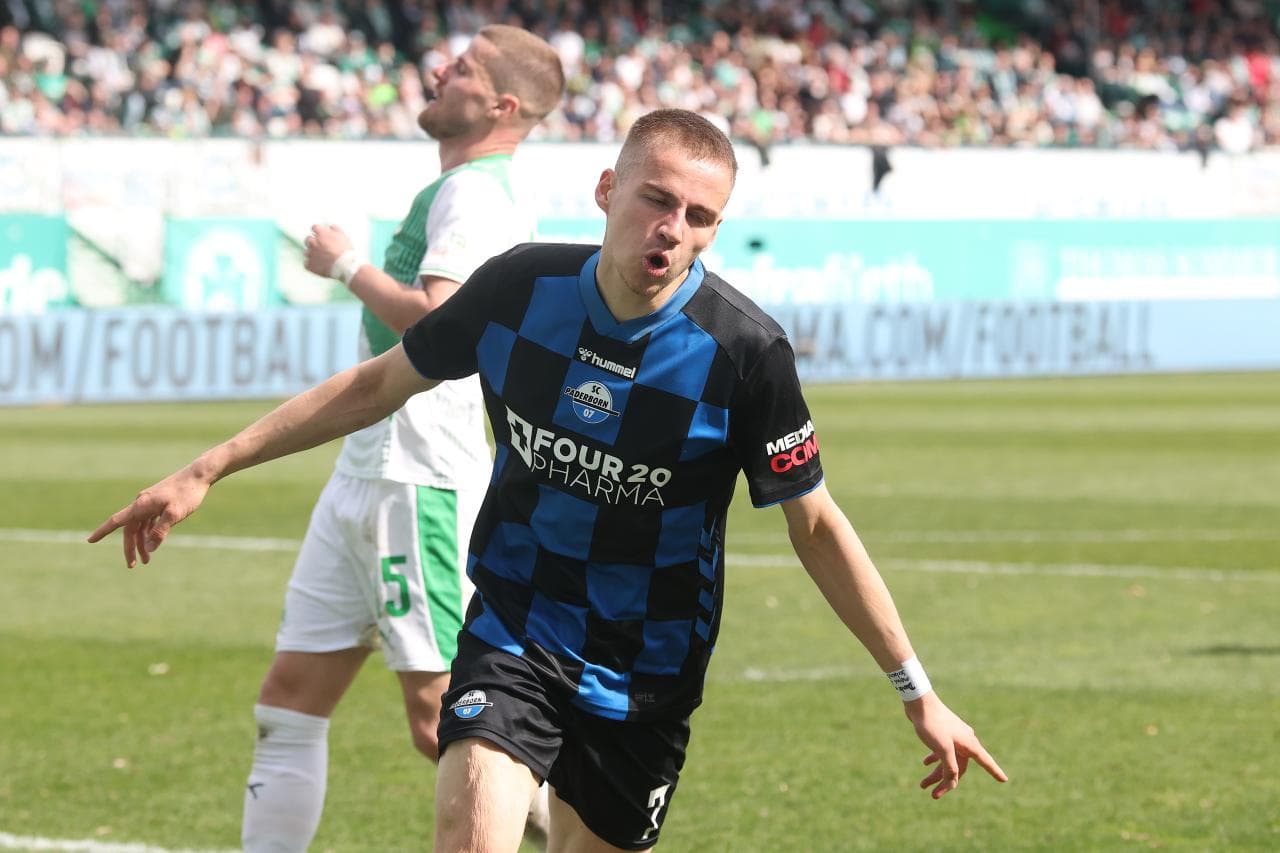 Paderborn climb to second place with victory in Fürth