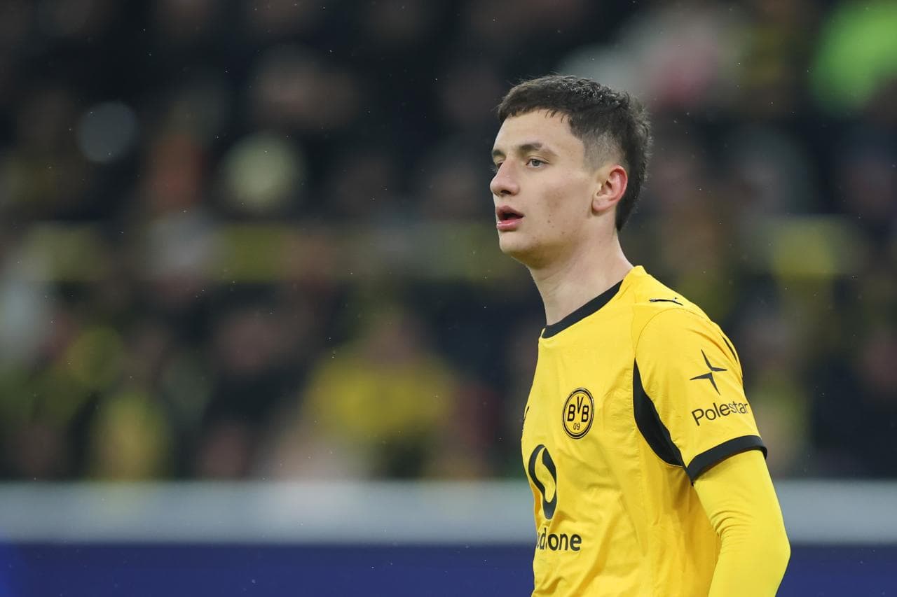 Borussia Dortmund confirm new contract for promising youngster