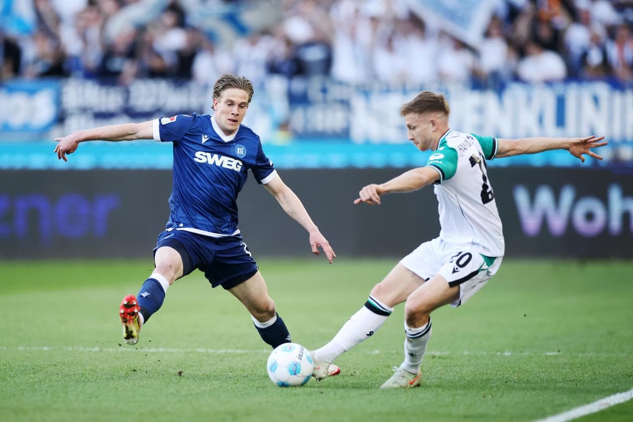 Gladbach reach agreement with Karlsruhe full-back Herold