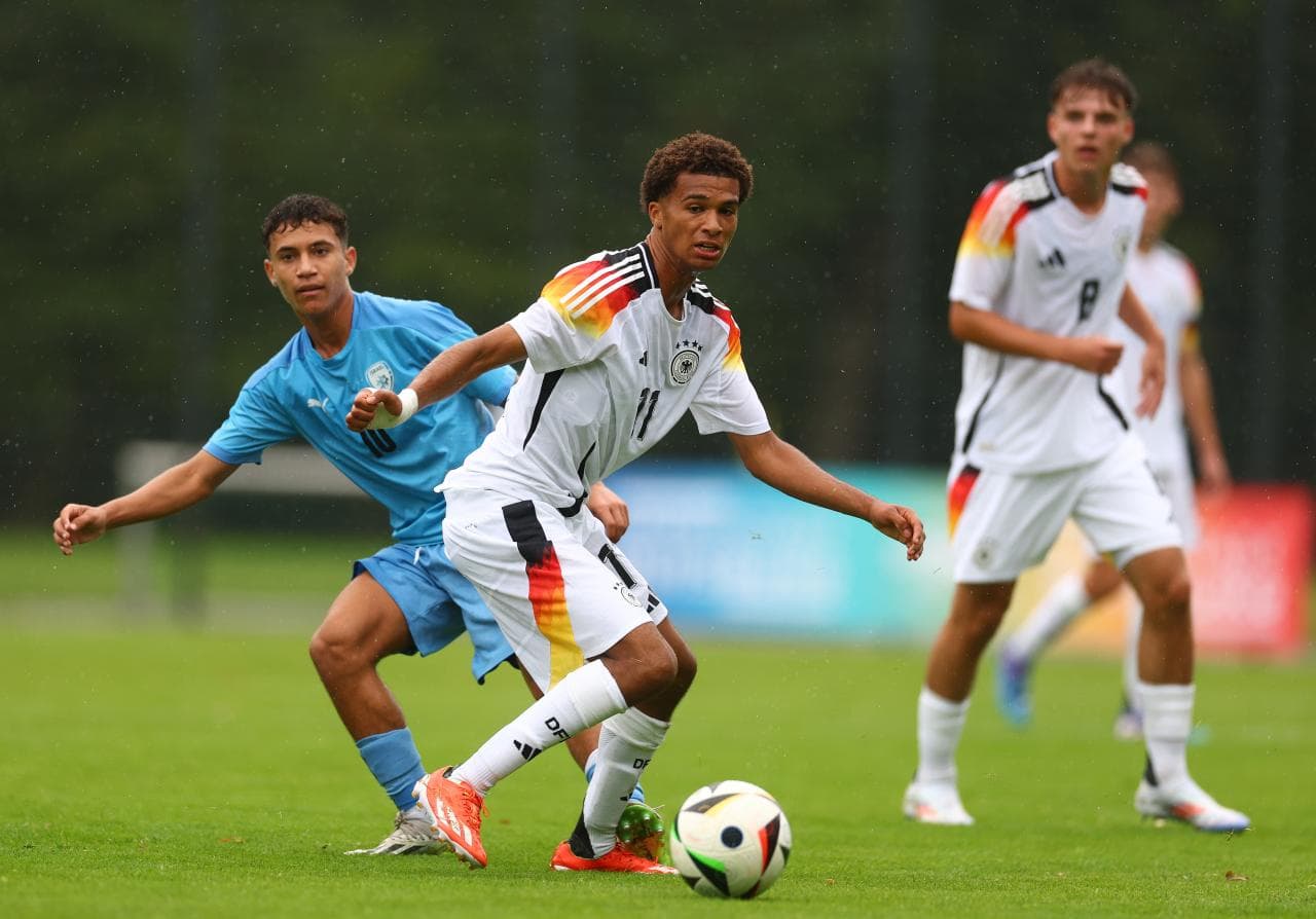 Eintracht Frankfurt sign 18-year-old from Bayern Munich