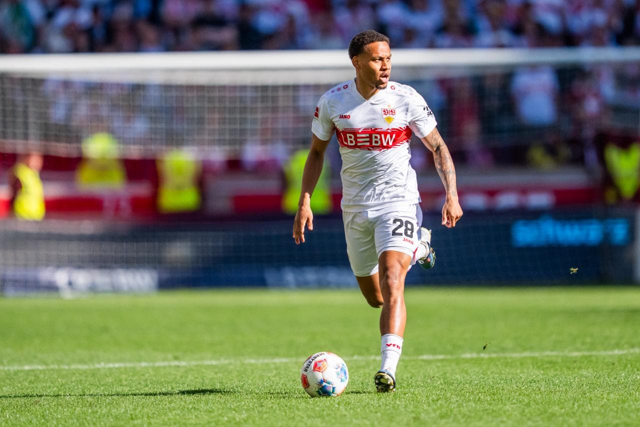 Stuttgart extend midfielder's expiring contract