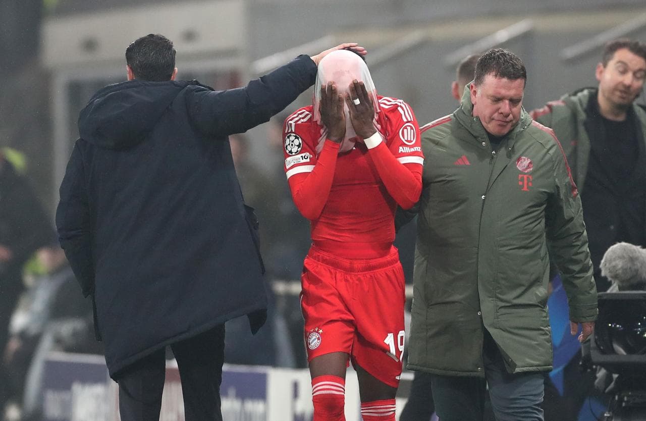 Bayern increasingly worried about Davies' injury problems