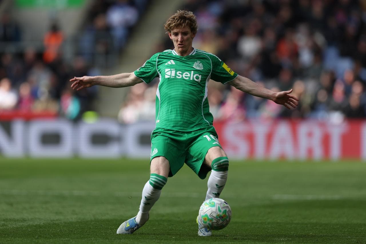 Anthony Gordon's agent spotted in Munich for talks with FC Bayern