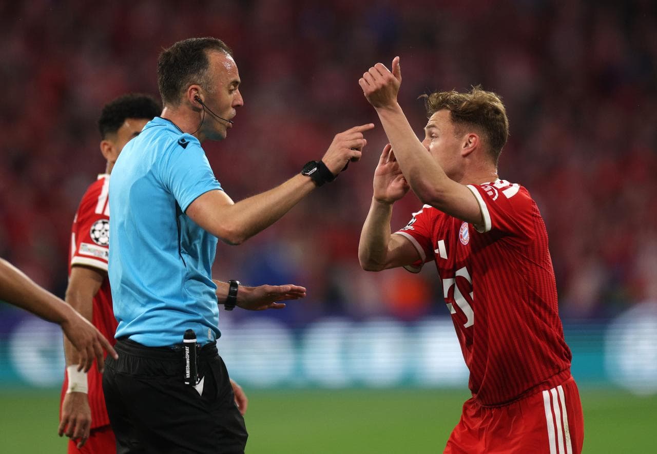 "He spoke with the Portuguese players..." – Bayern boss raises concerns over refereeing after controversial calls