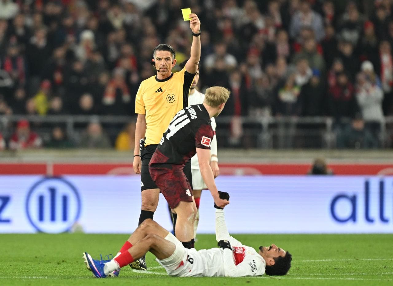 New Headline: "Aytaña Takes Center Stage: Women Dominate in World Cup Soccer