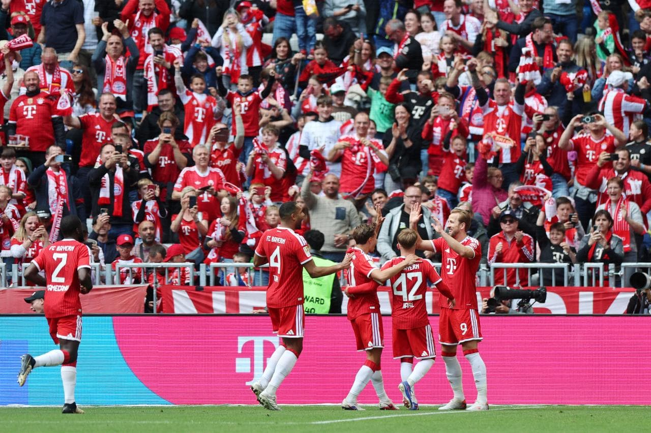 Bayern celebrate remarkable season with dominant win over Köln