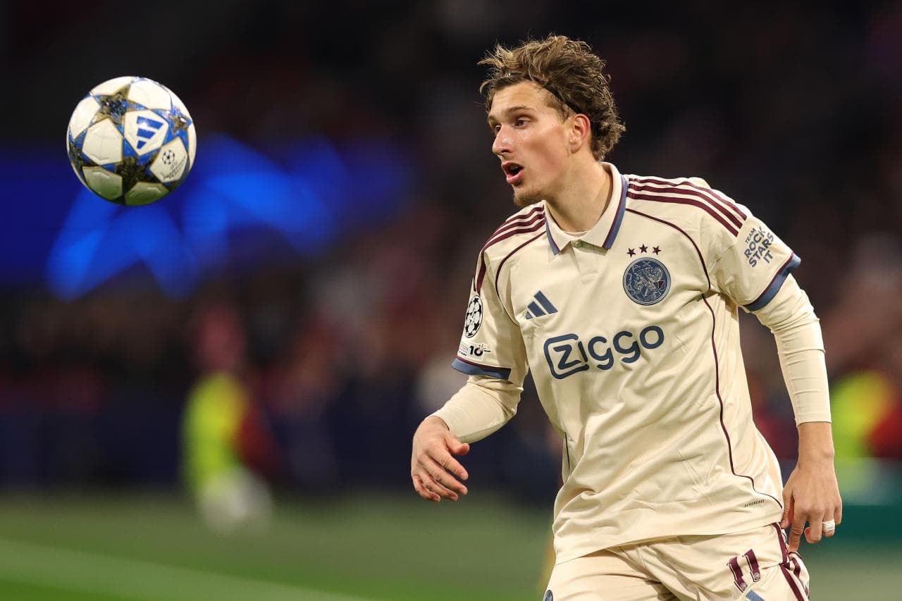 Ajax talent Mika Godts joins the list of Gordon alternatives for Bayern Munich