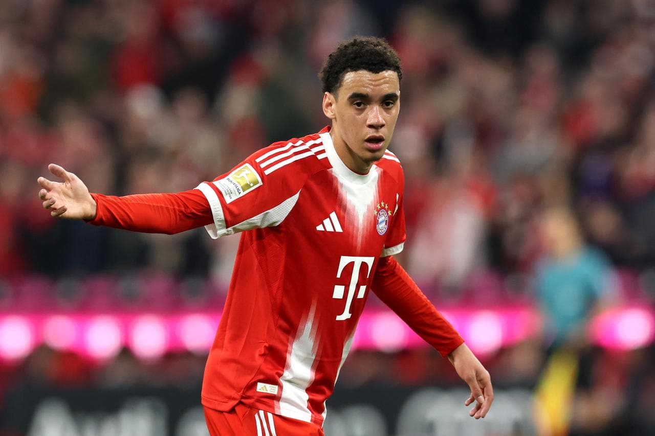 New Headline: Muller's Kneecap Problem Resurfaces As Bayern Makes Changes