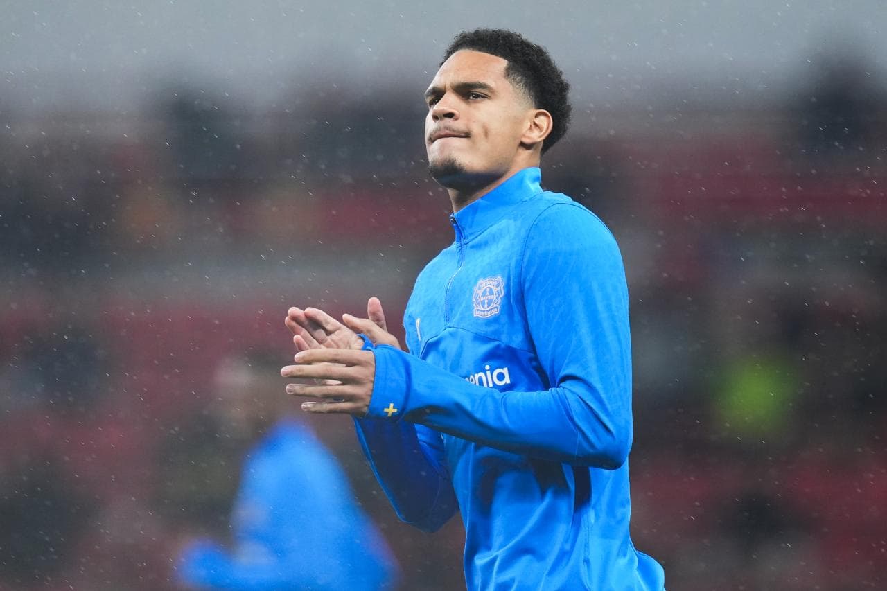 Galacticos vs. Blancos: Manchester United’s Magic Fights Barcelona’s Legends!