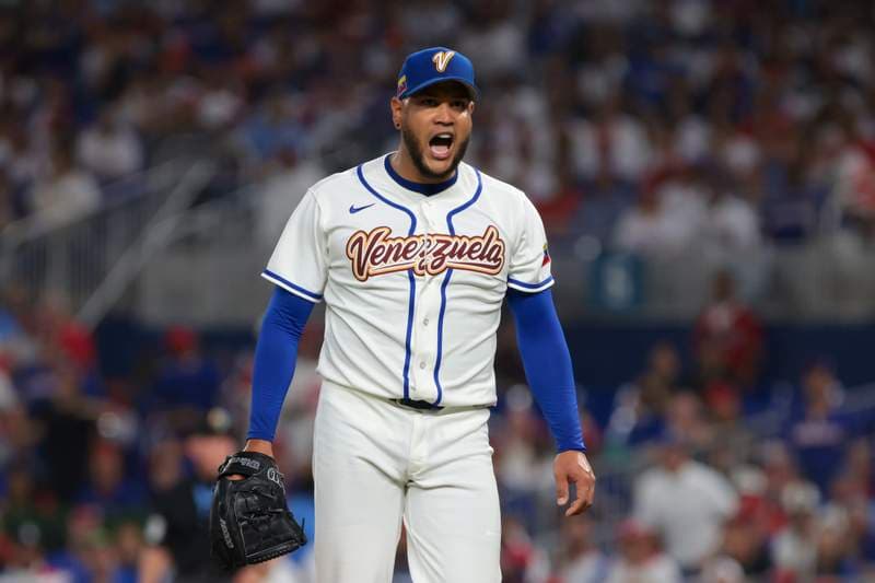 Eduardo Rodríguez's Bat Sores His Team 7-0 in WBCC Semifinal!