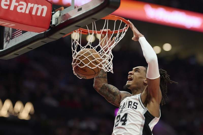 Spurs’ Devin Vassell debuts Book 2 ‘Haven and Hector’ sneakers in WCF opener