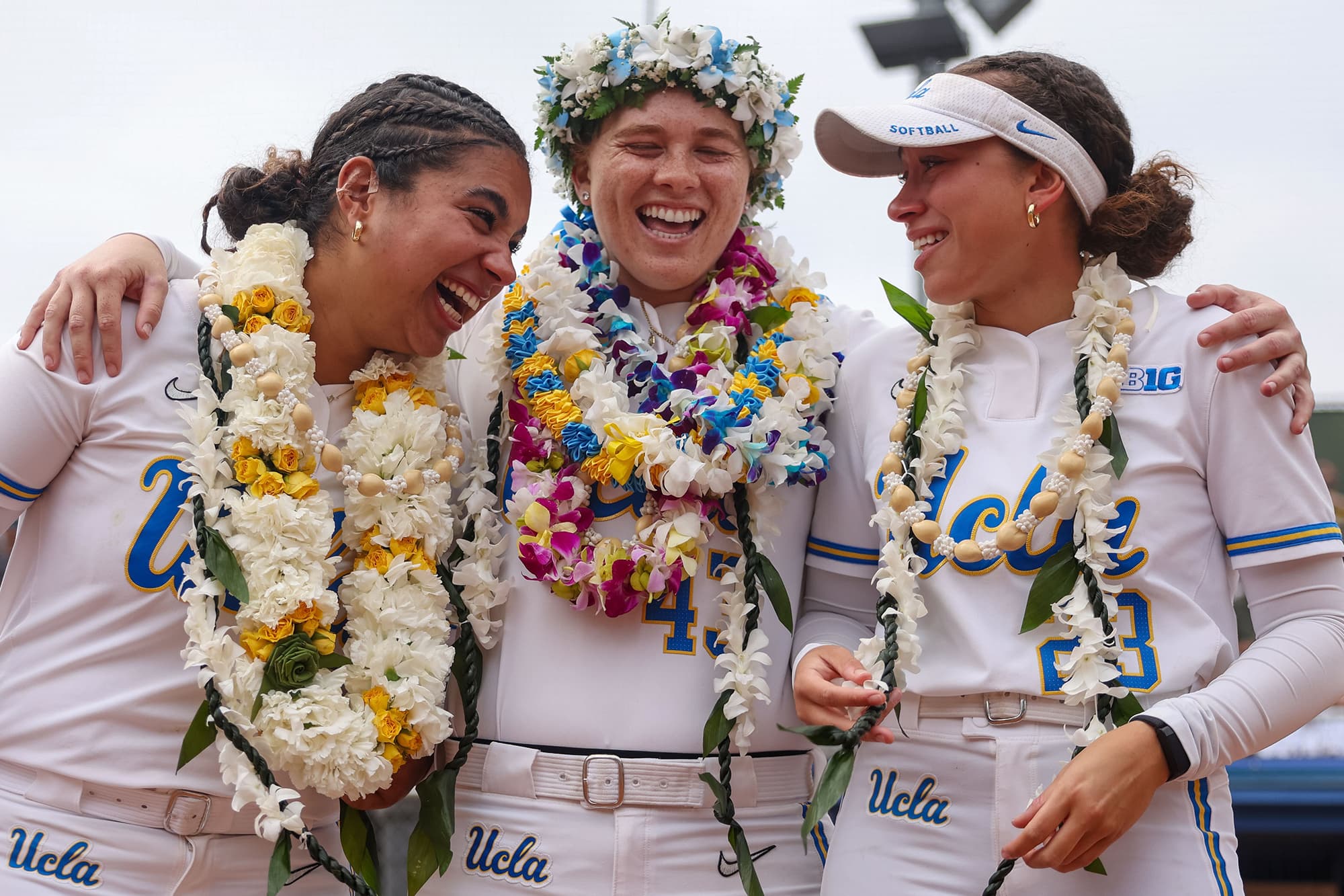UCLA softball has real blast on senior day by routing Oregon
