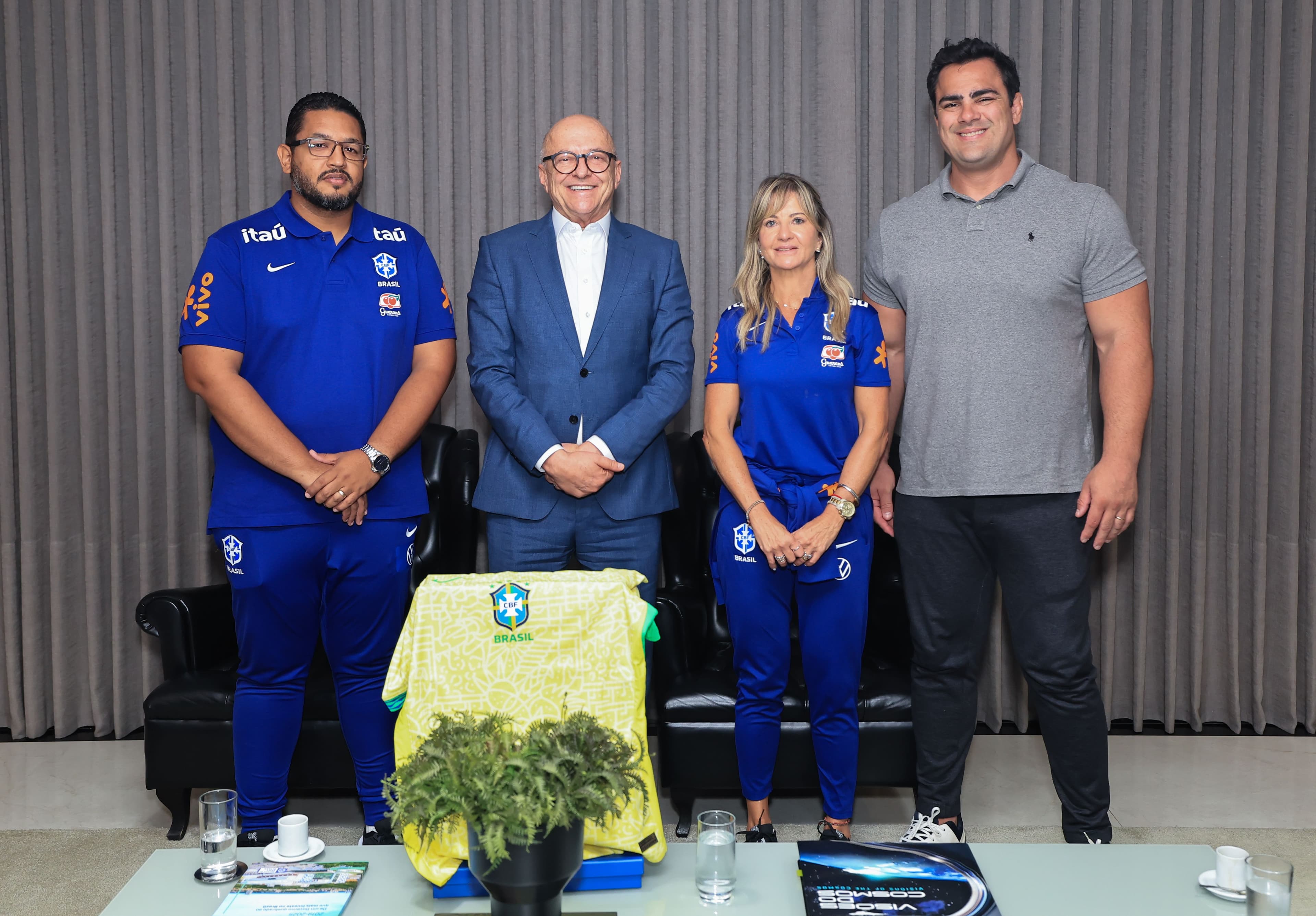 Cris Gambaré and Diogo Pécora meet Mato Grosso governor and MPs