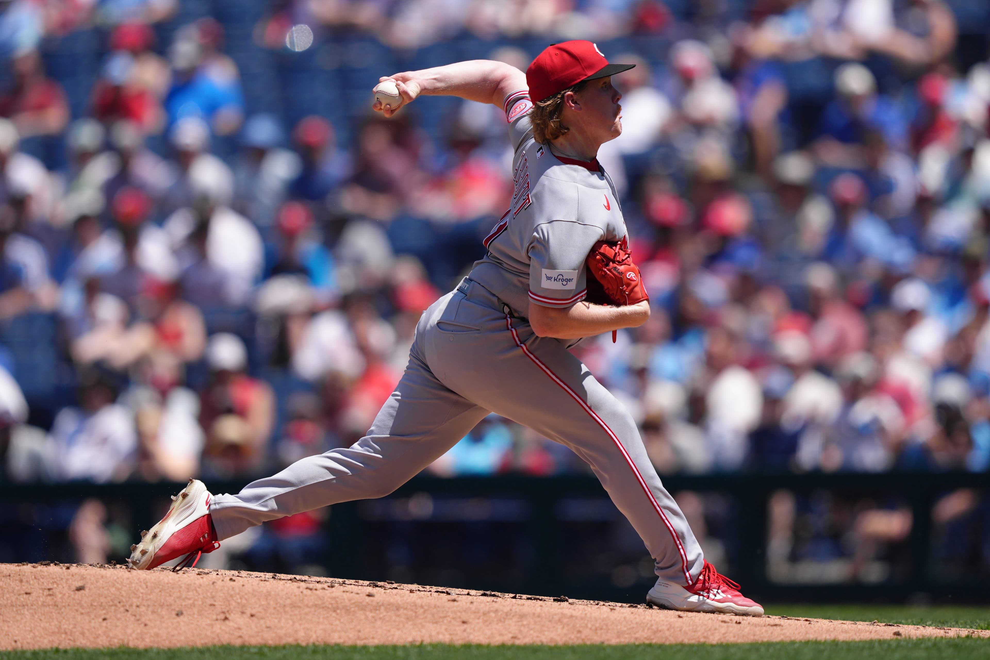Reds rake in Philly, take series from Phillies