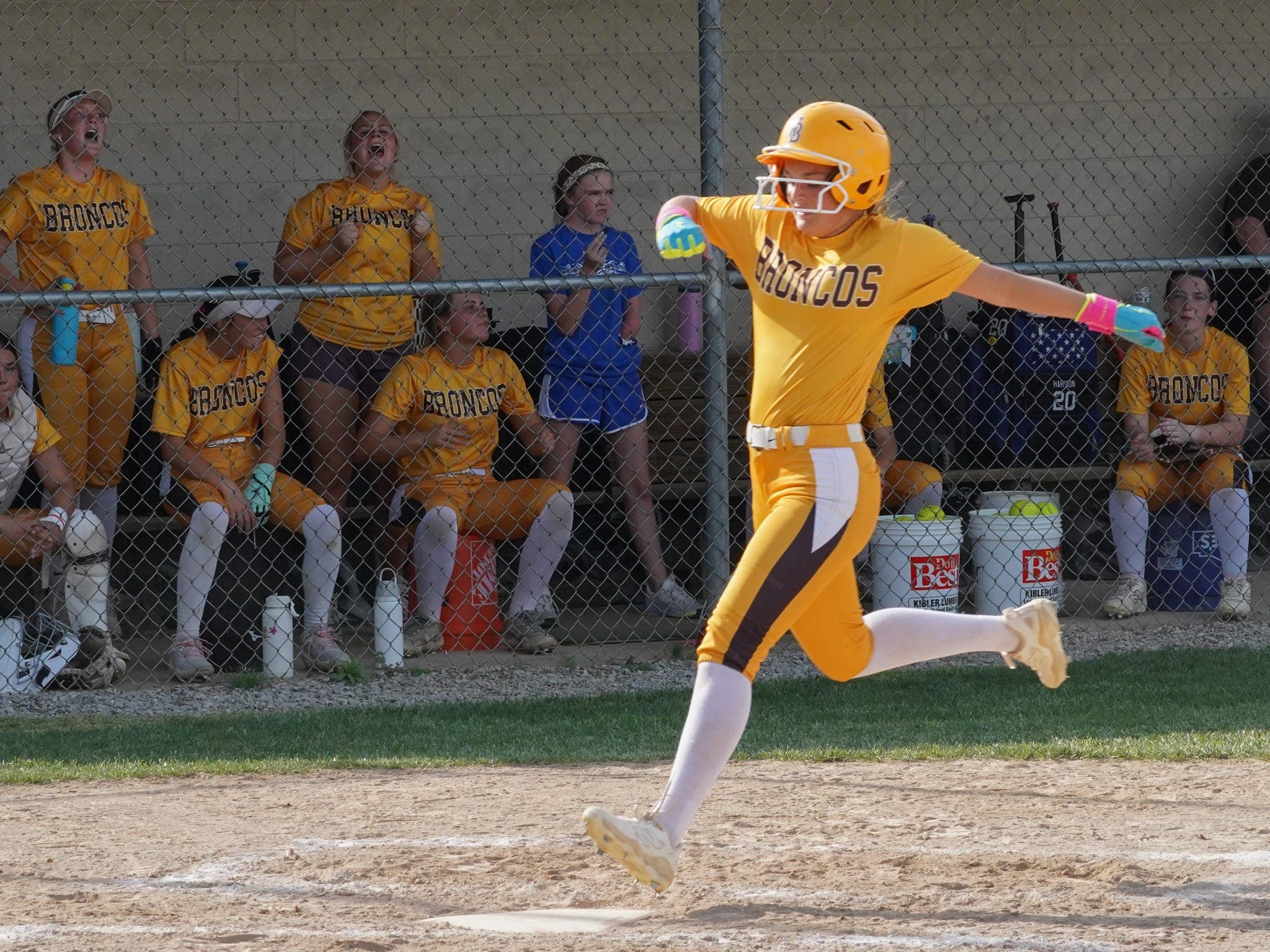 Fleetwood Mac, family keep Western Brown on pace for region repeat bid