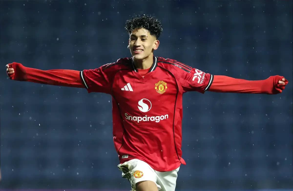 Revealed: Manchester United wonderkid rejects transfer approach from Manchester City