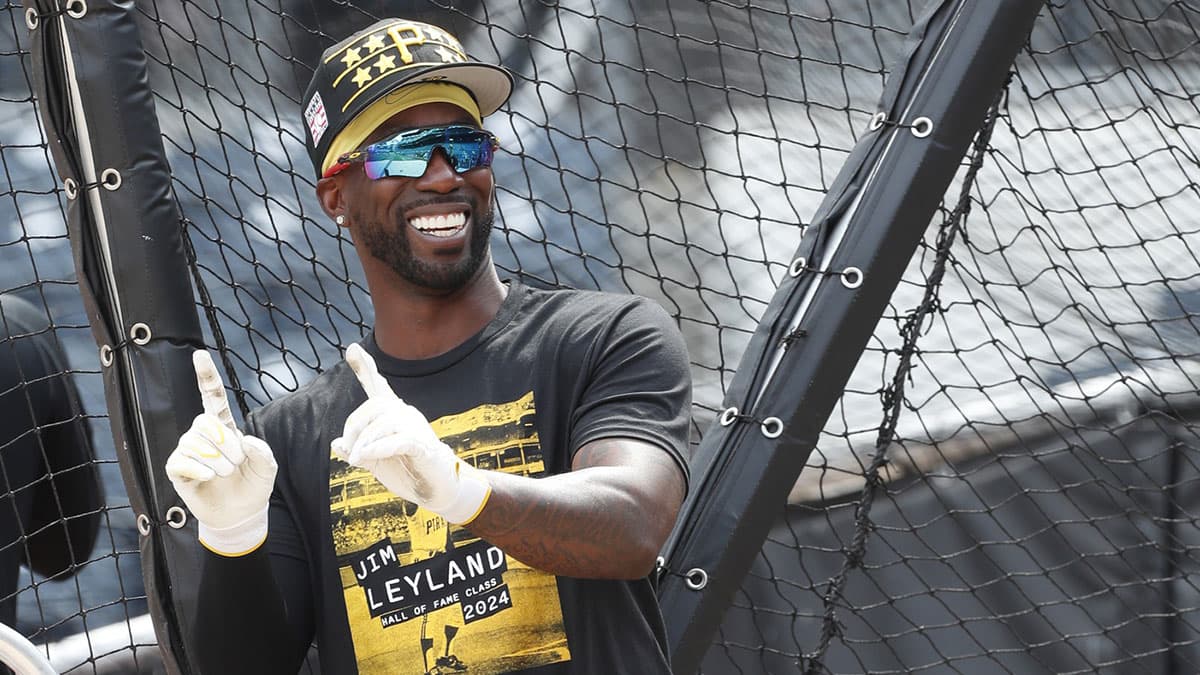 Rangers’ Andrew McCutchen bashes his 1st home run with Texas