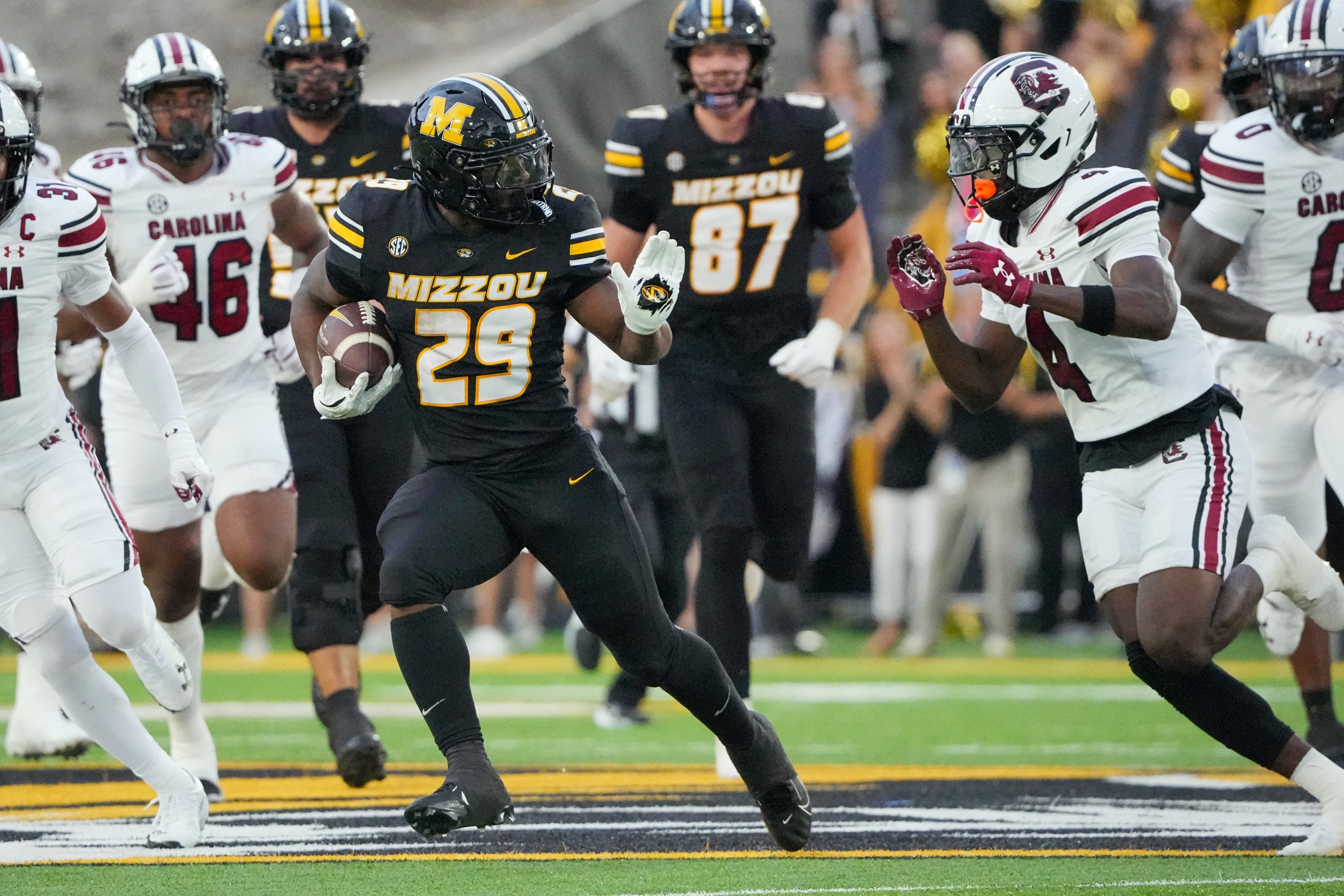 Eli Drinkwitz addresses Ahmad Hardy status at Missouri caravan stop