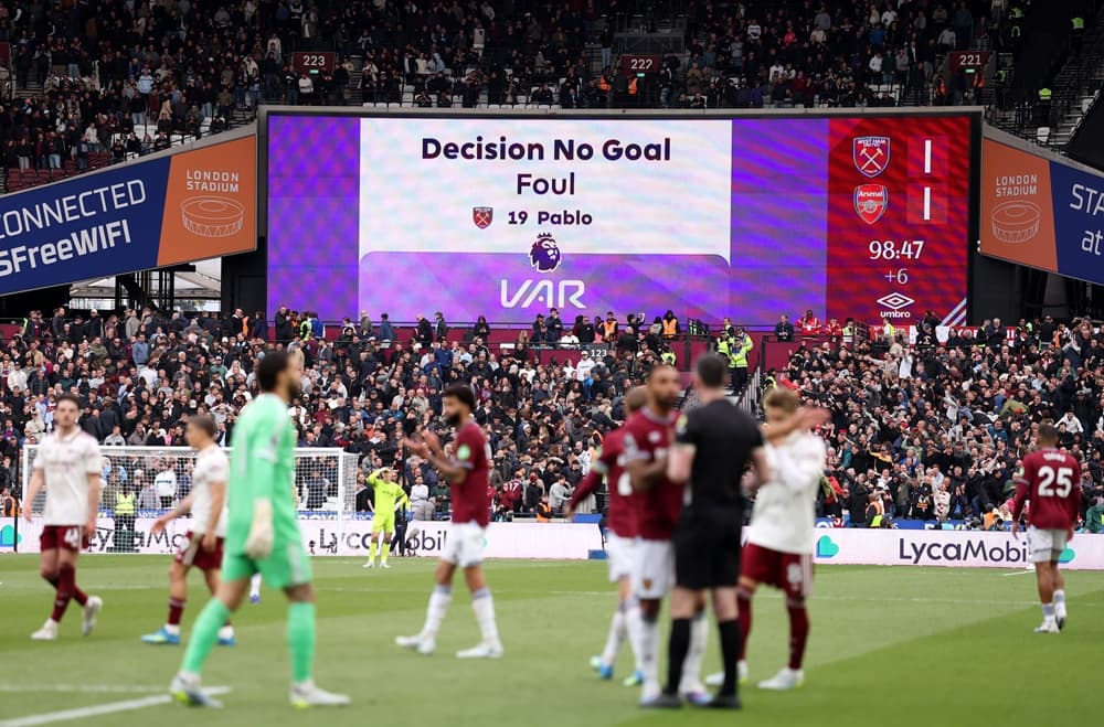 Ex-refs & pundits agree West Ham goal was correctly disallowed