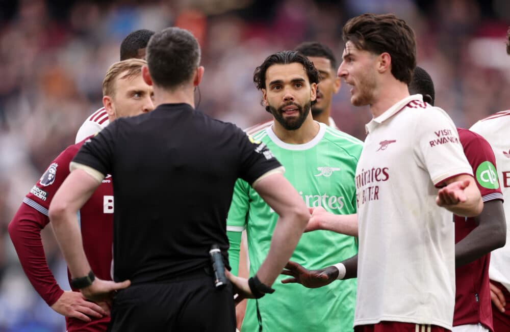 West Ham coach banned for 2 games after Arsenal incident