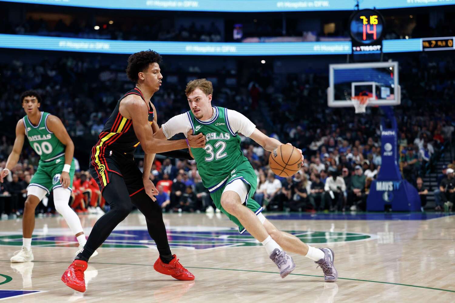 Cooper Flagg continues streak of impressive playmaking despite Mavericks' loss to Hawks