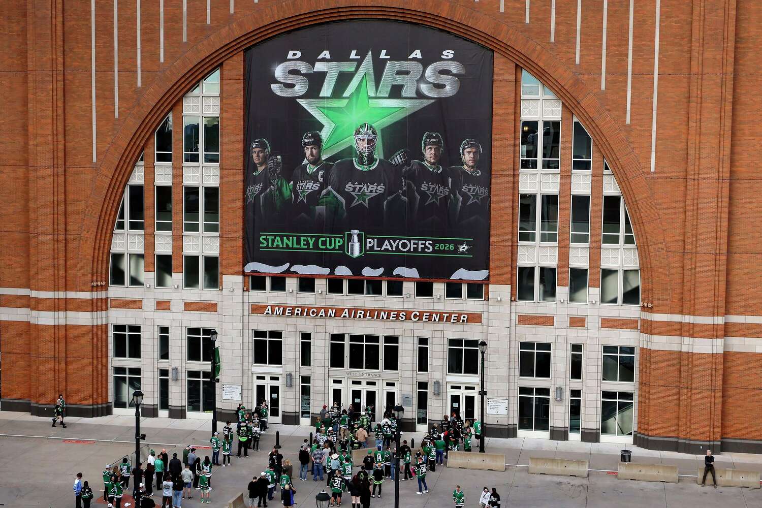 Watch: Stars' Colin Blackwell sets physical tone with jarring hit on Wild's Yakov Trenin