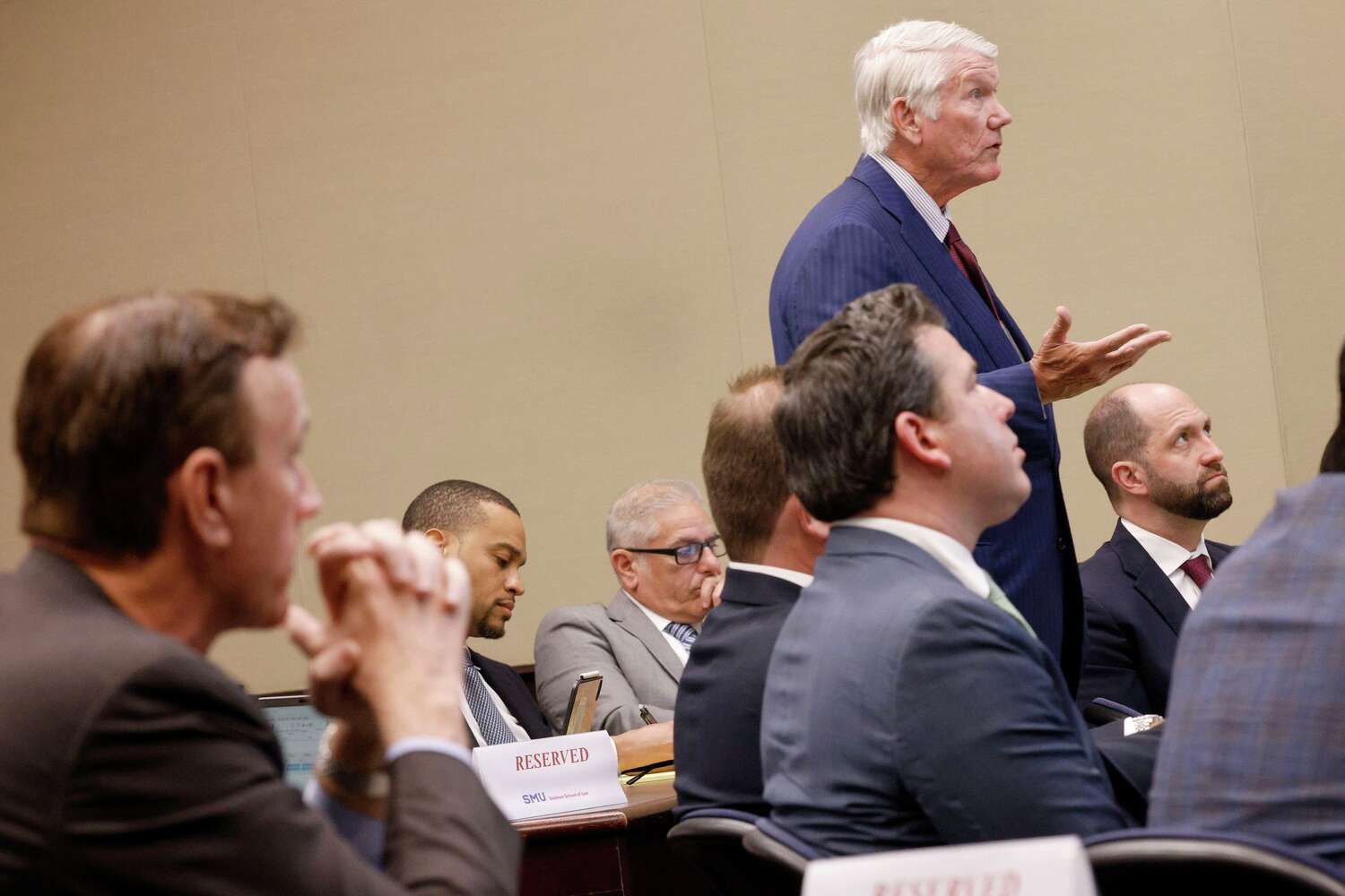 Mavericks score pretrial victories in American Airlines Center lawsuit vs. Stars