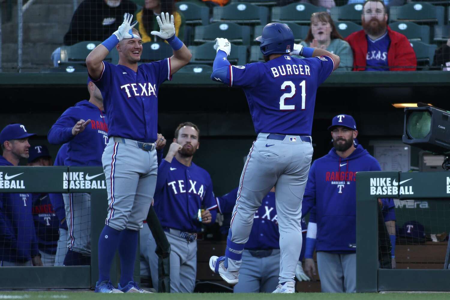 Rangers' win over A's perfectly spotlights Texas' renewed offensive approach and why it's working