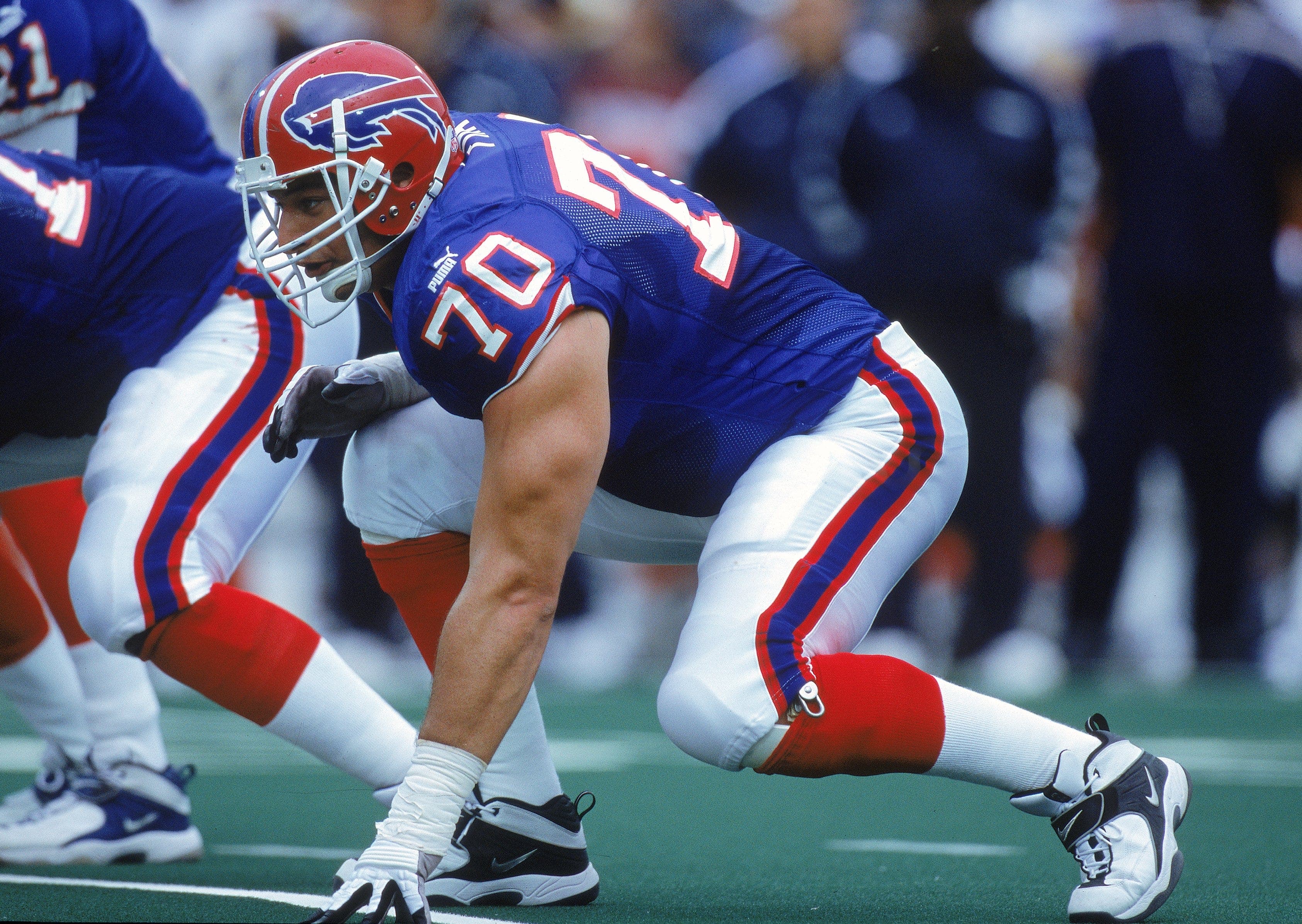 Bills sign offensive lineman whose dad played in two Super Bowls for Buffalo