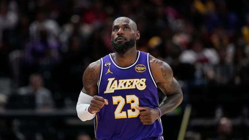 LeBron back to doing LeBron-type things