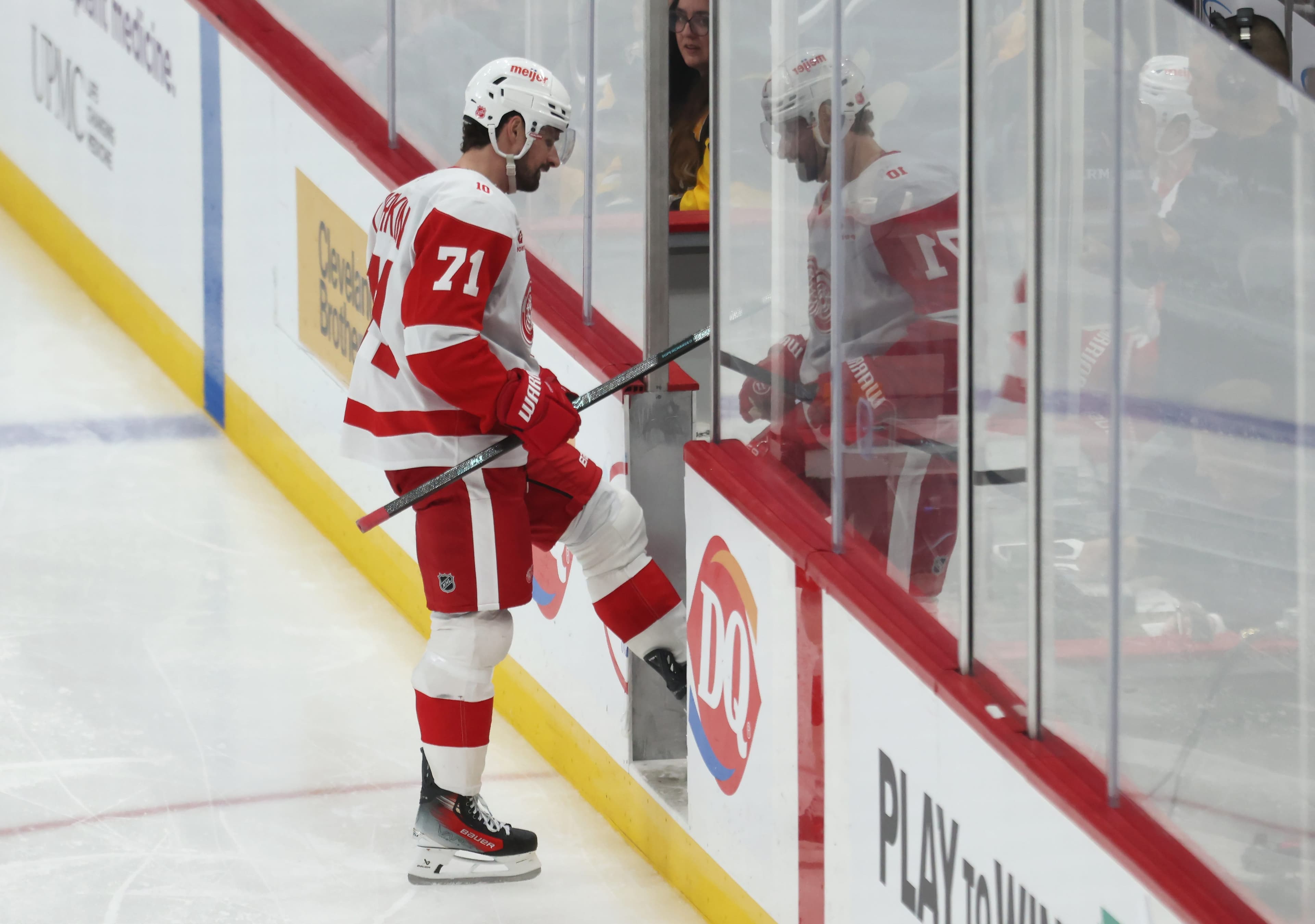 Ailing Dylan Larkin: 'I've got to win way more battles' for Detroit Red Wings
