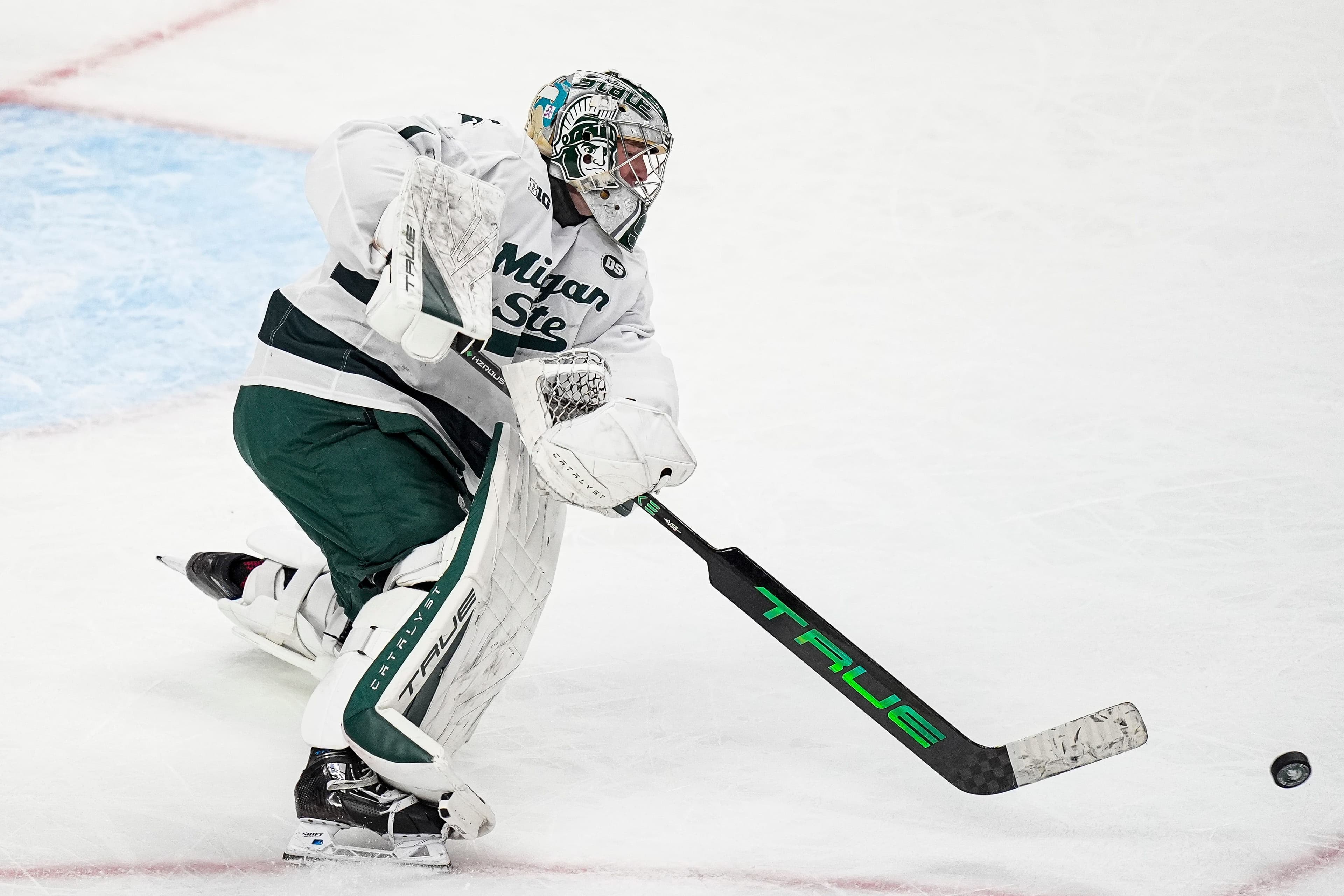 Trey Augustine, Michigan State goalie, signs with Detroit Red Wings