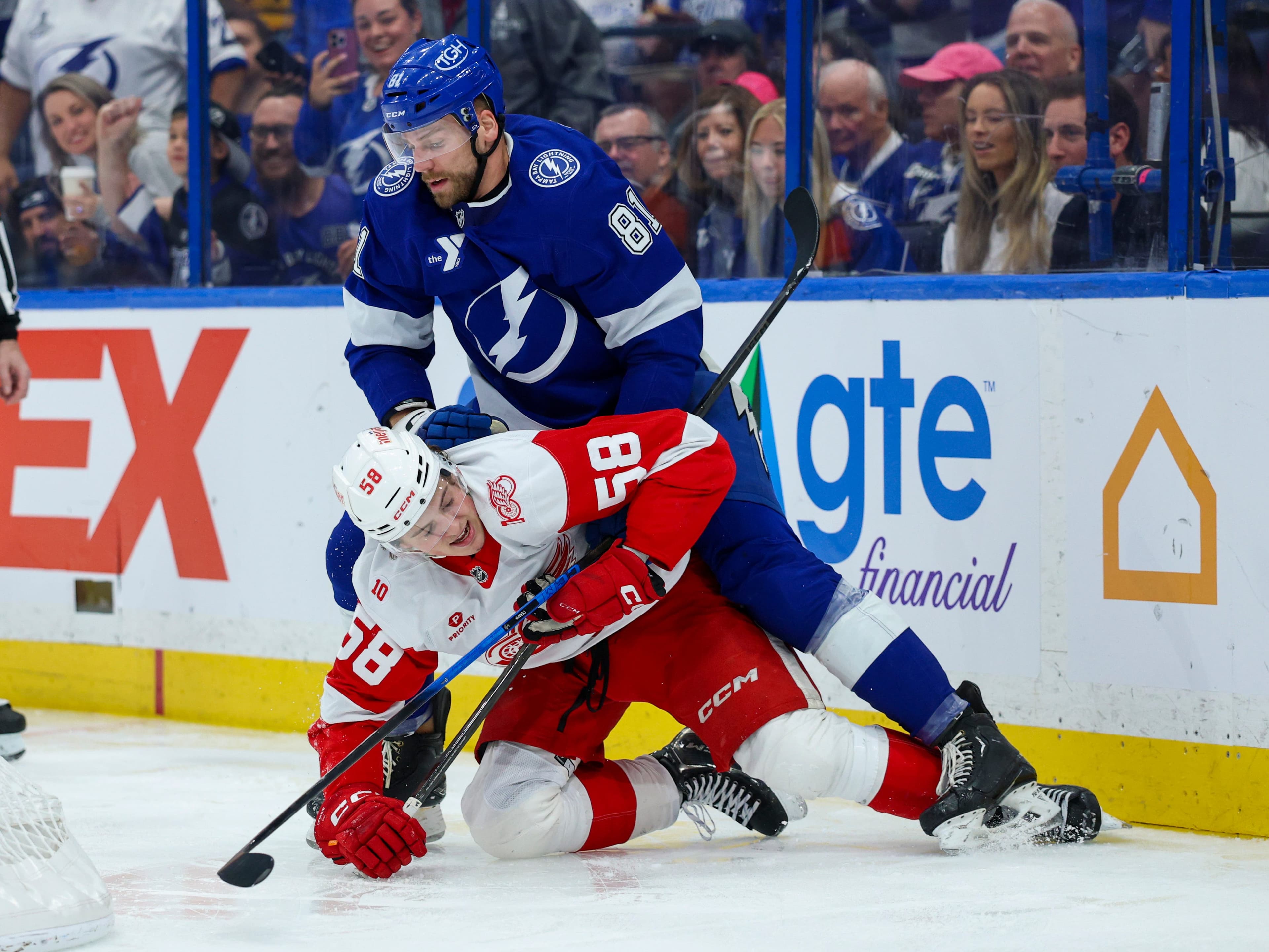 Patrick Kane hits points milestone but Detroit Red Wings fall in OT