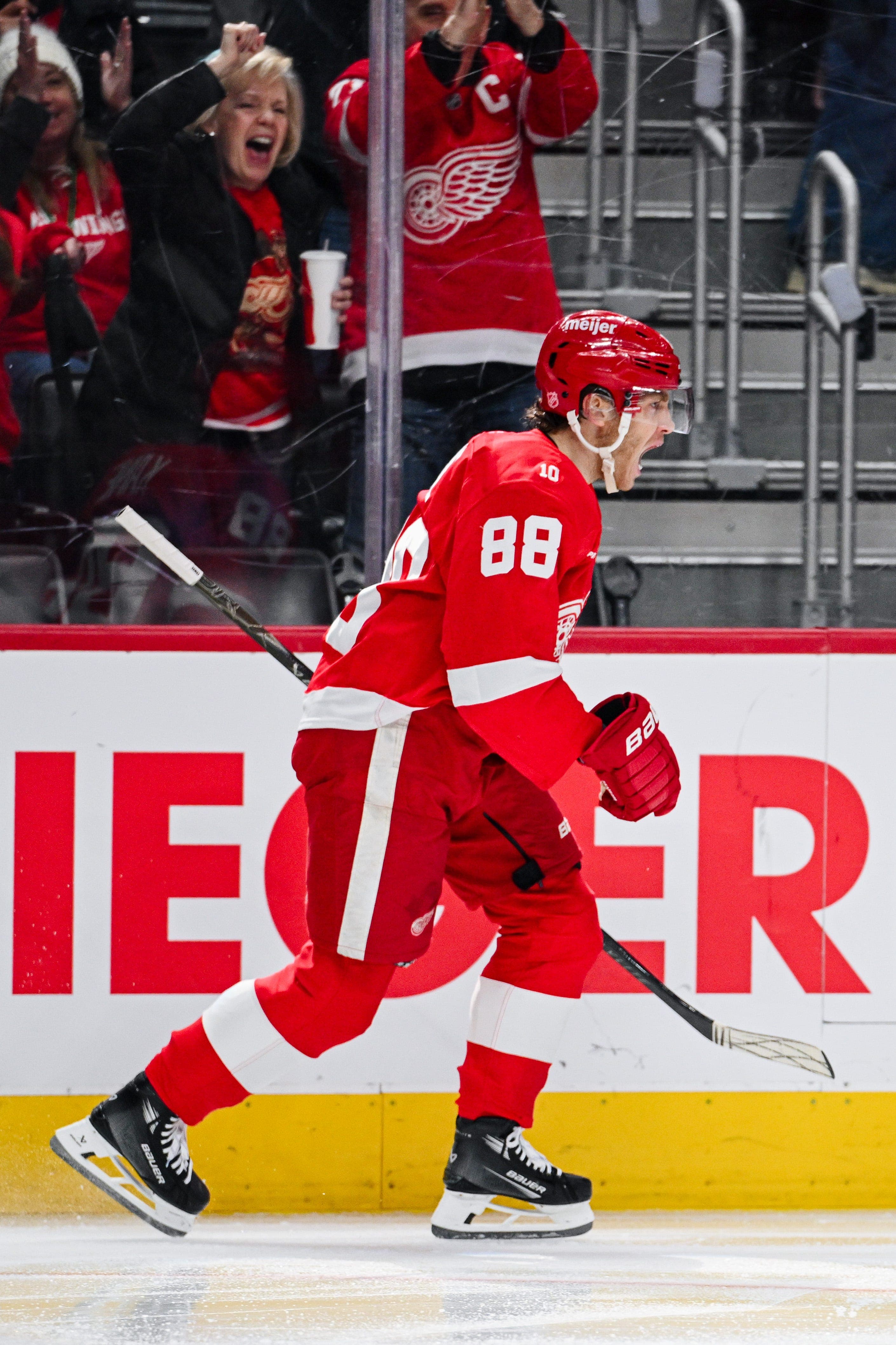 Patrick Kane Lights Up Blackhawks Season as Stars Shine for Chicago!