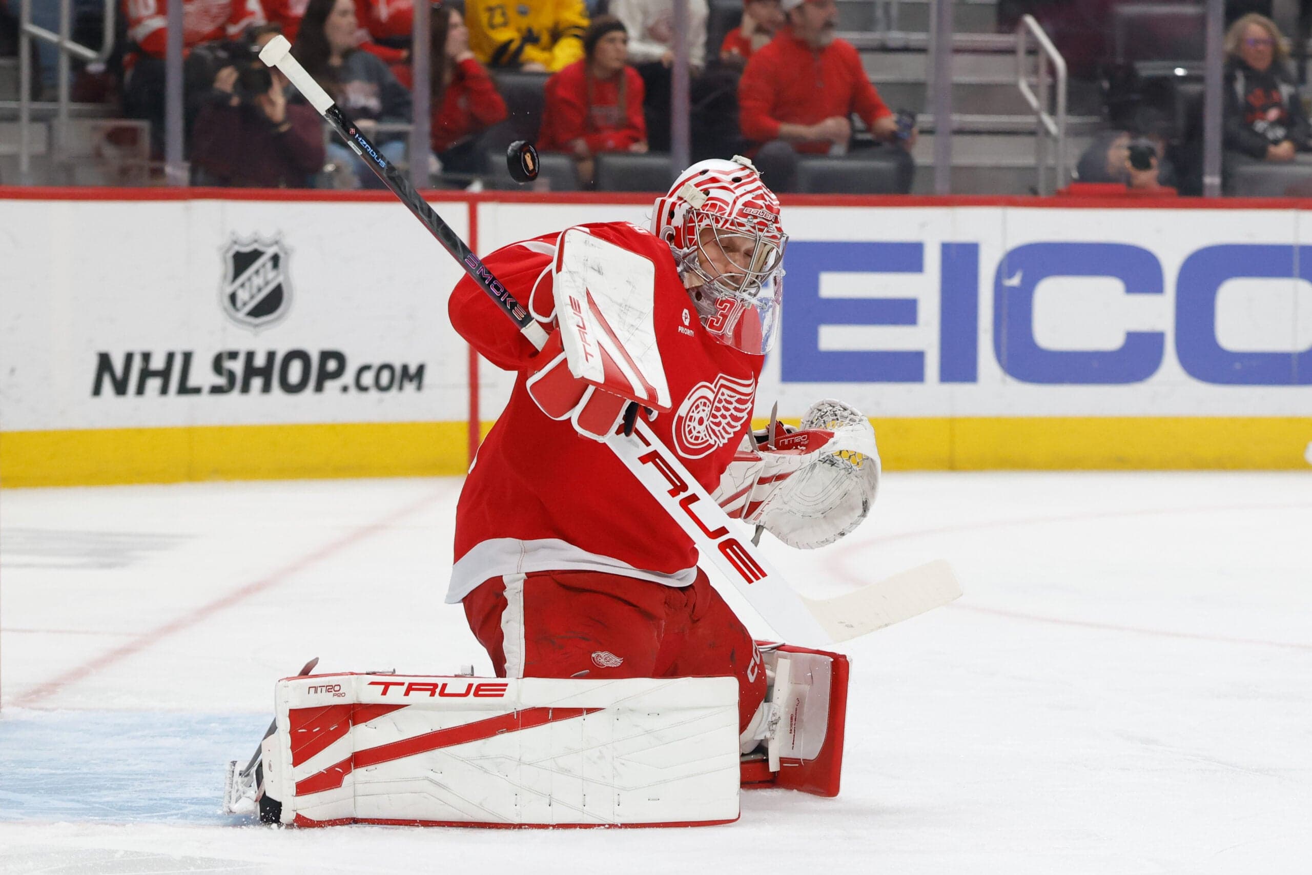 Red Wings’ Gibson Exits Flyers Matchup Mid-Game