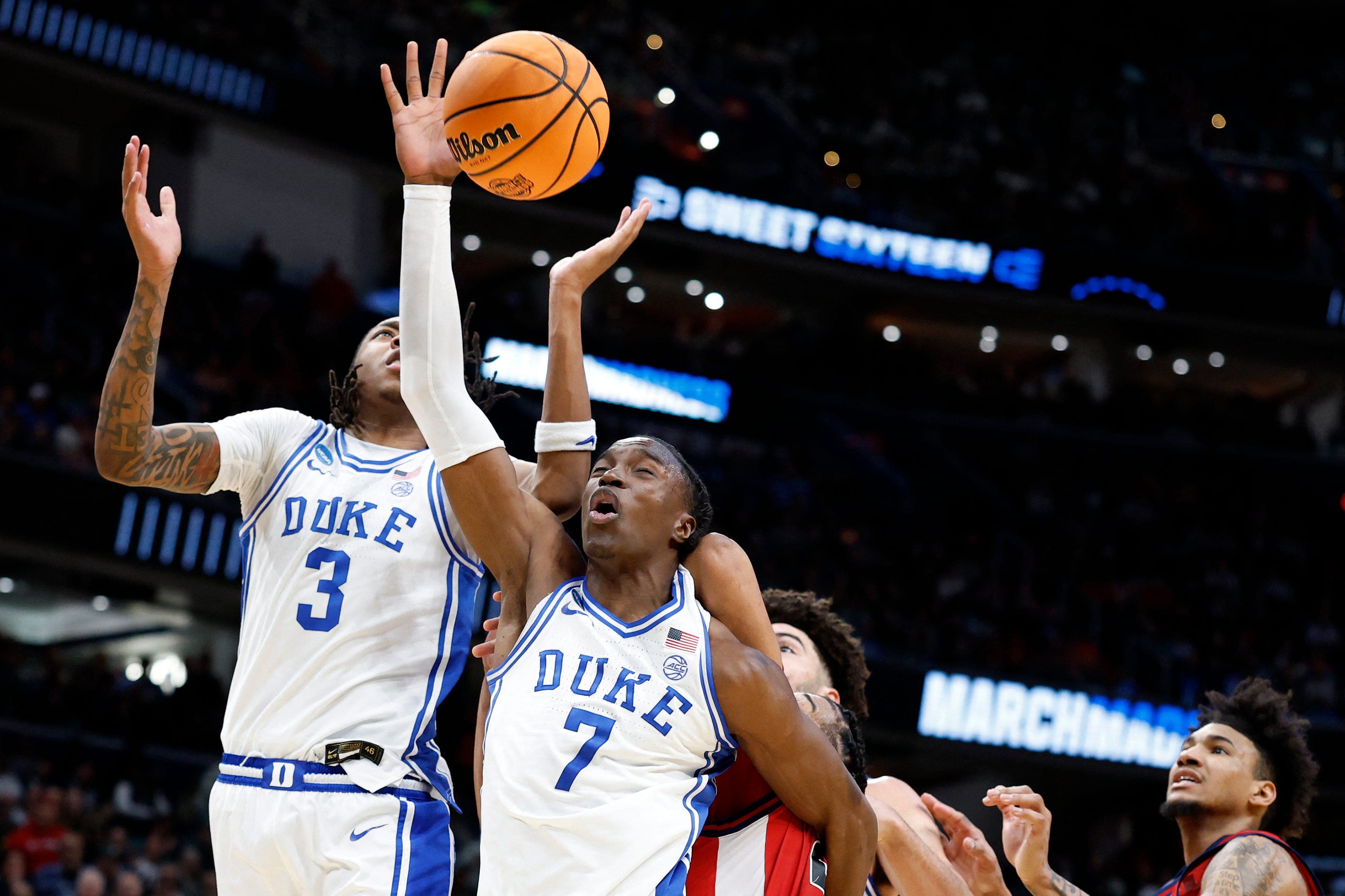 NCAA roundup: No. 1 Duke outlasts No. 5 St. John's in thriller