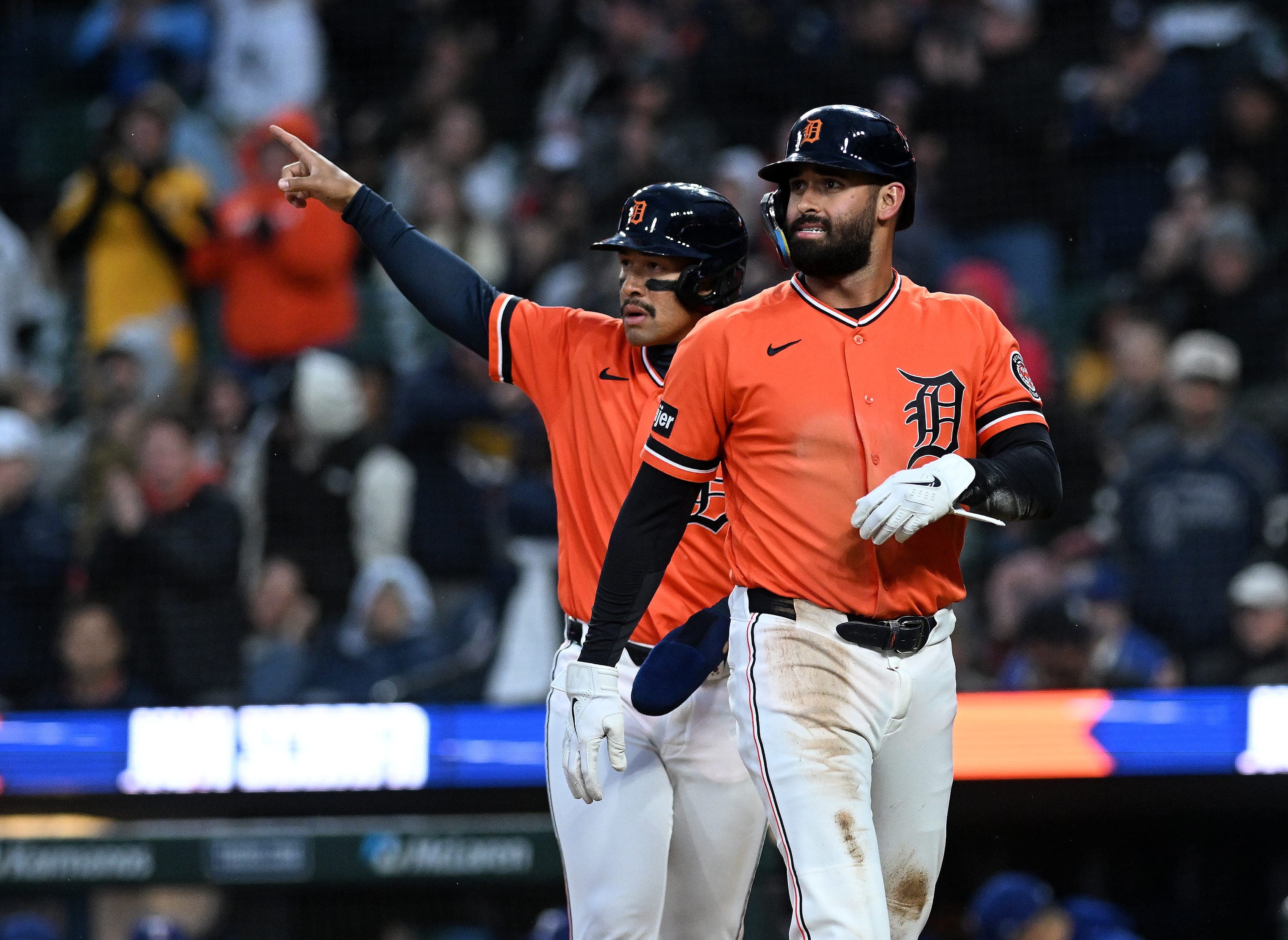 Tigers' struggling bullpen allows late run in loss to Rangers