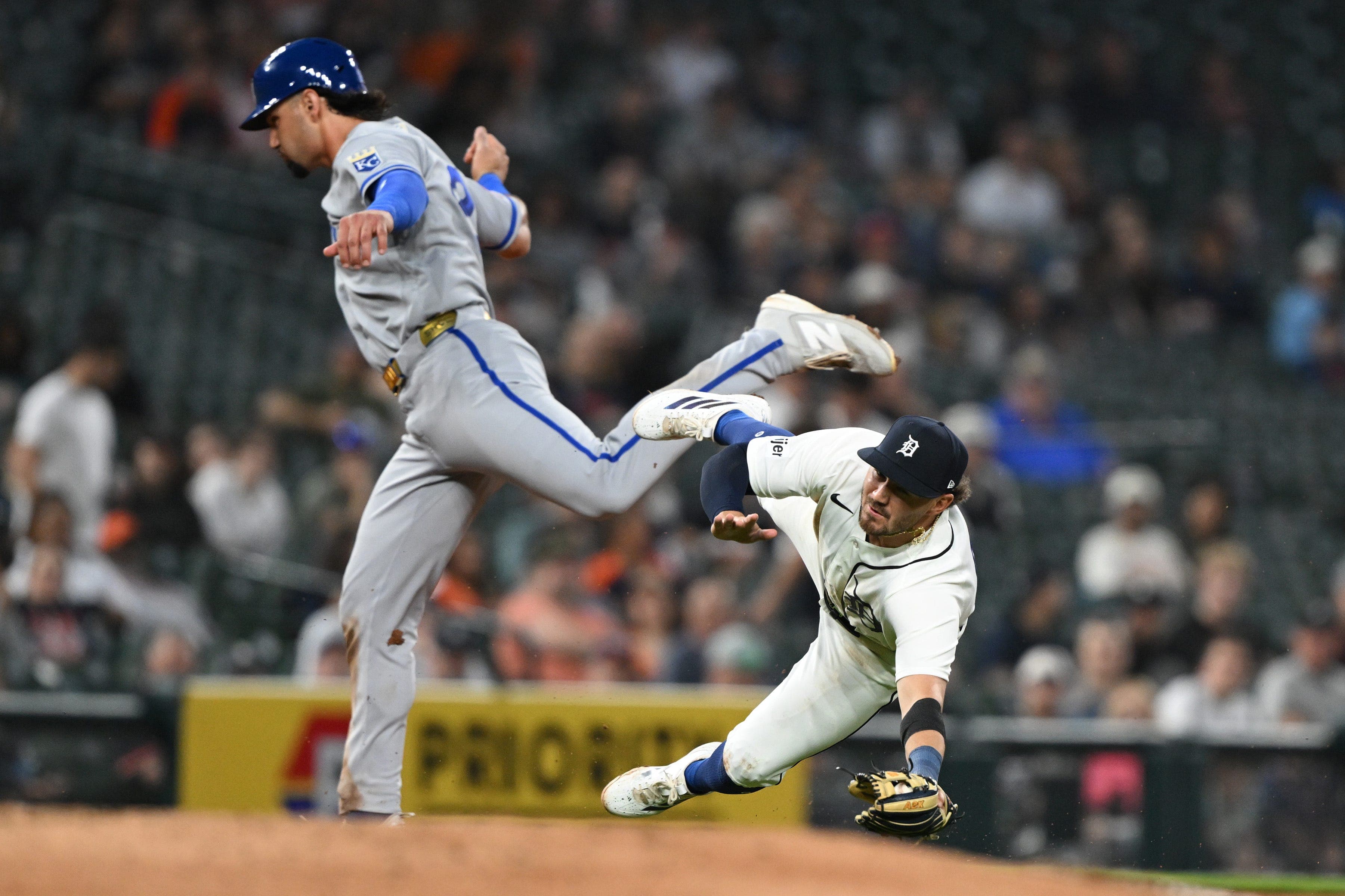 Zach McKinstry leaves Tigers' 2-1 victory with injury