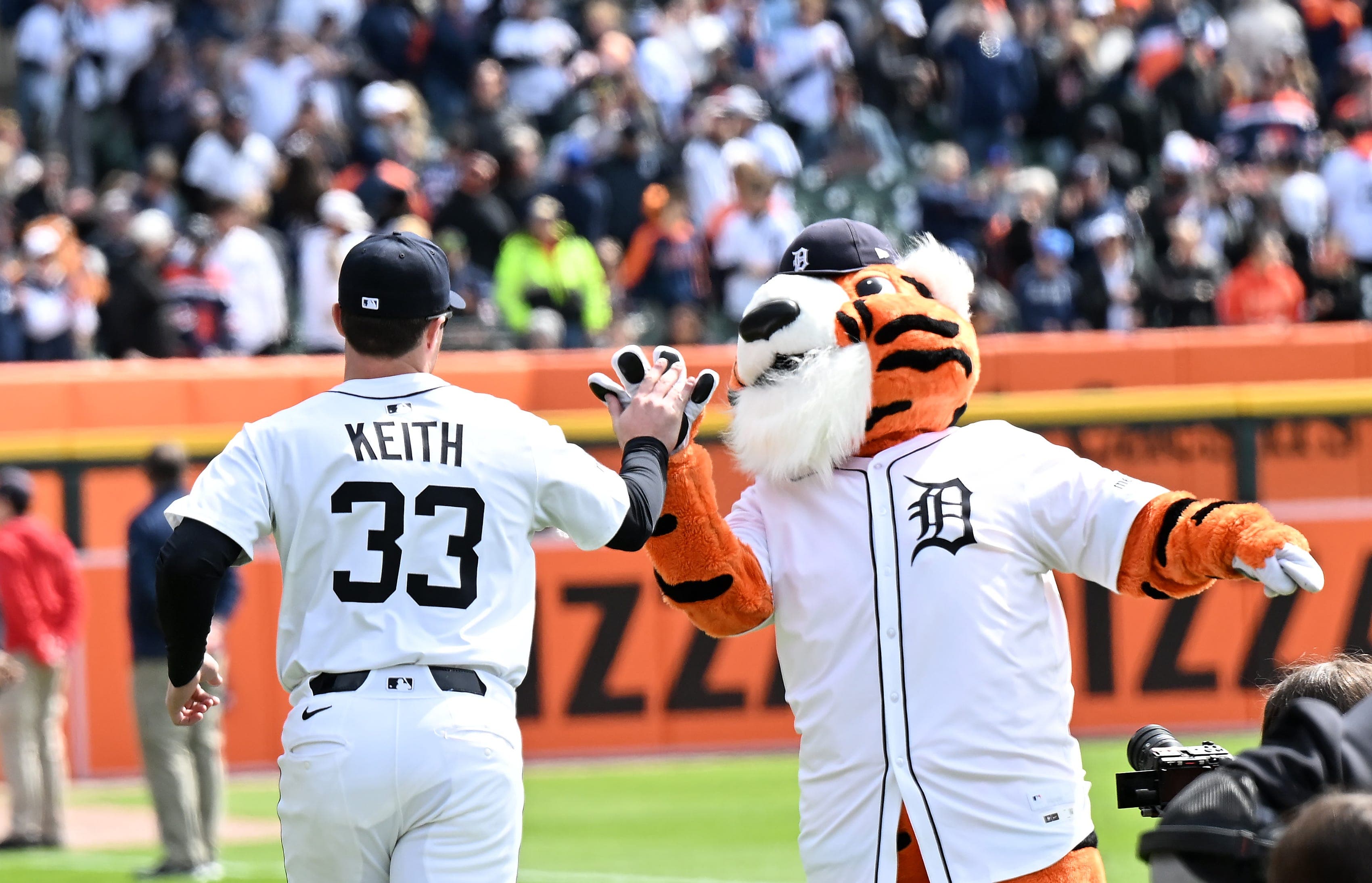 Who will be the Tigers' analyst for 'Sunday Night Baseball' on Easter?