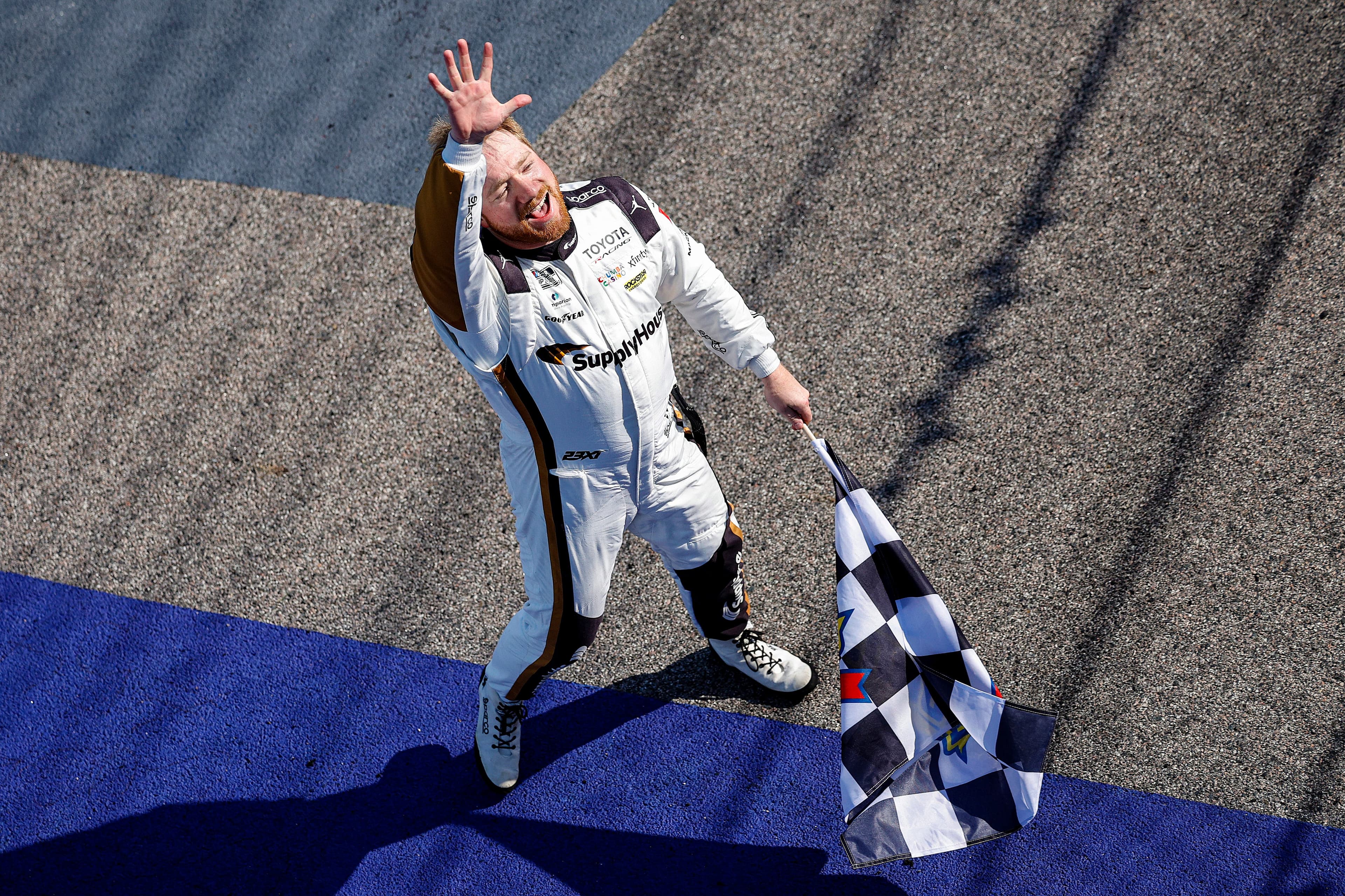 Tyler Reddick needs OT at Kansas to claim fifth win of NASCAR season