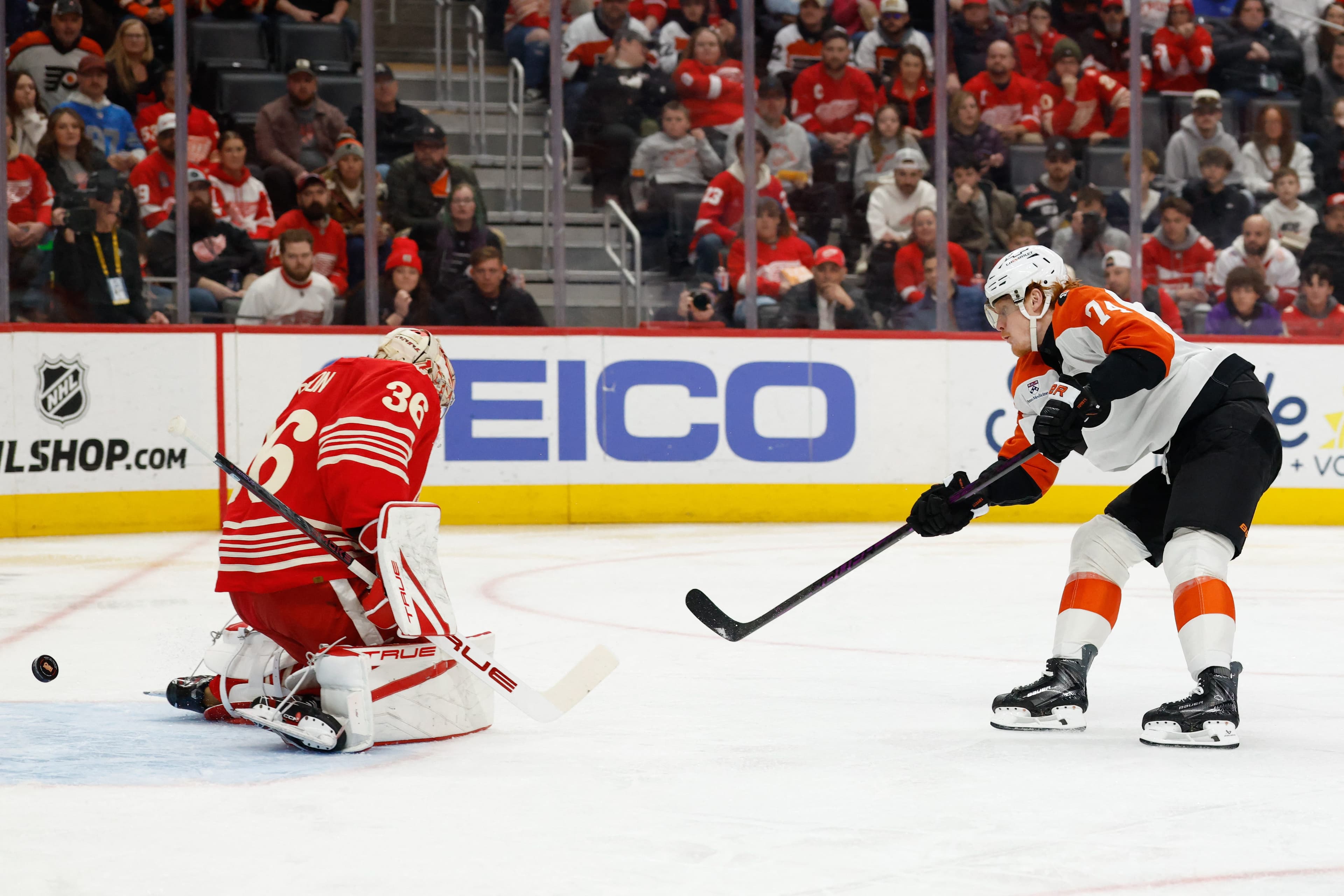 Wings make it interesting late but come up short, 5-3, against Flyers