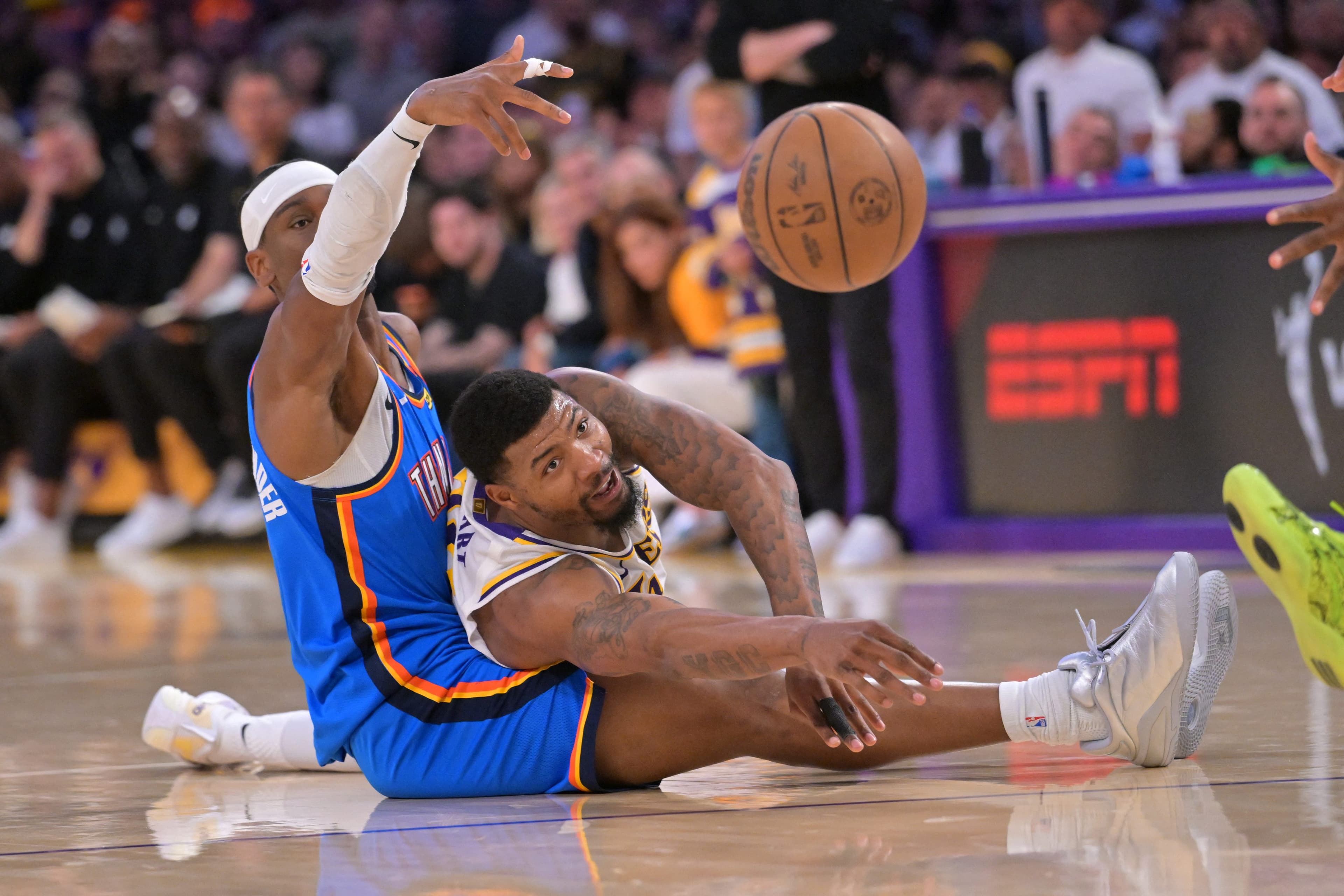 Thunder bury Lakers in second half to take 3-0 series lead