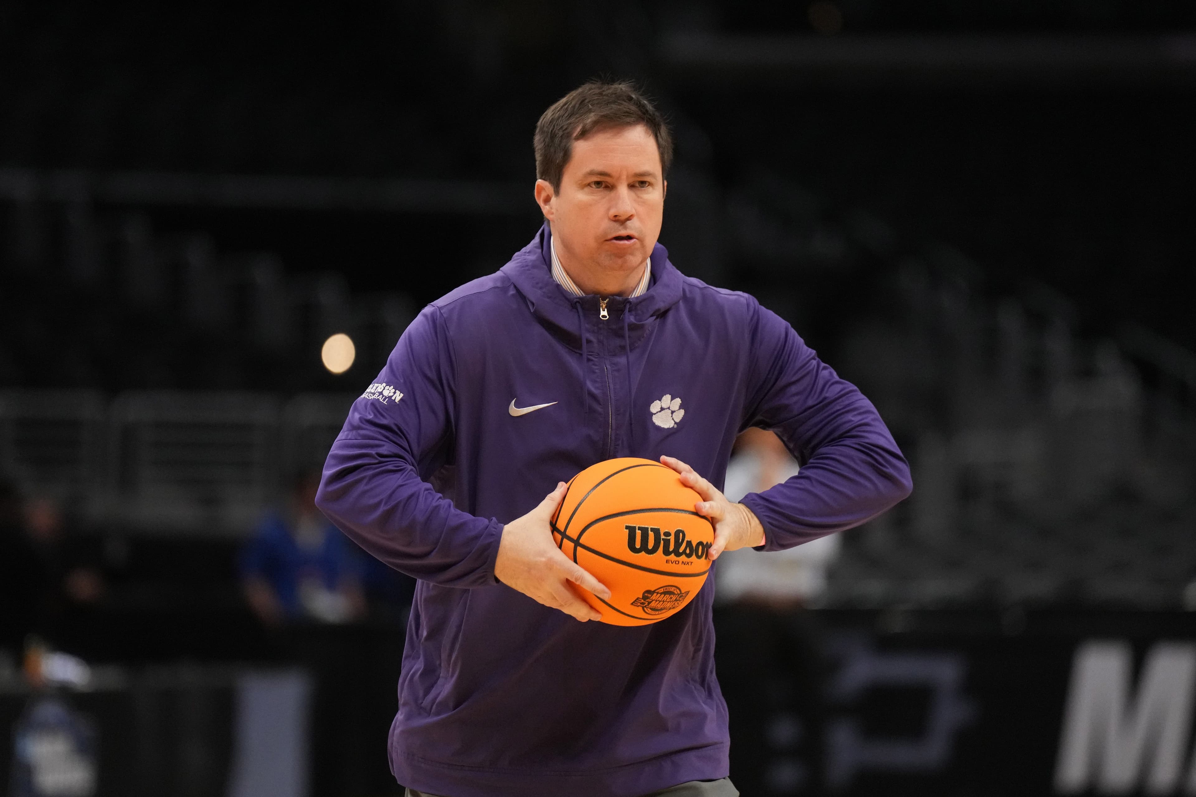 Here are details of new Eastern Michigan basketball coach's contract