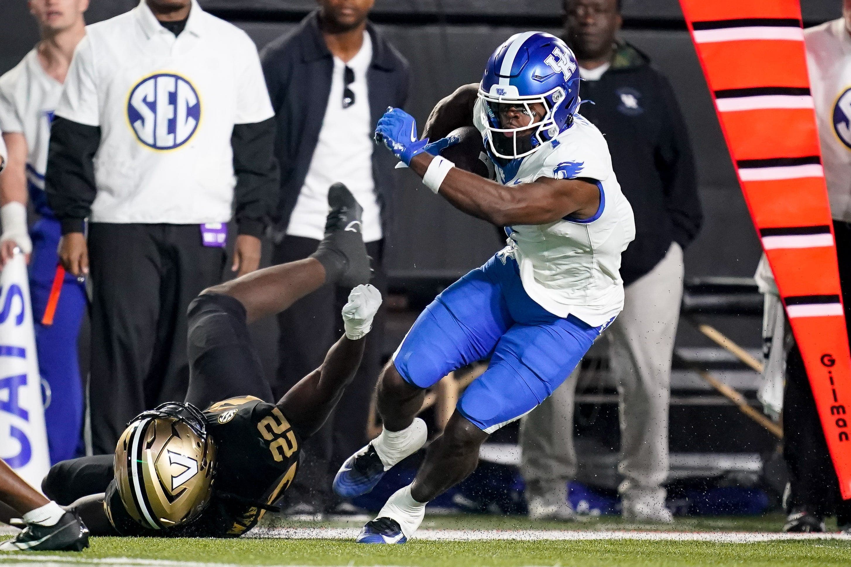 Detroit Lions trade up for Kentucky receiver Kendrick Law in Round 5