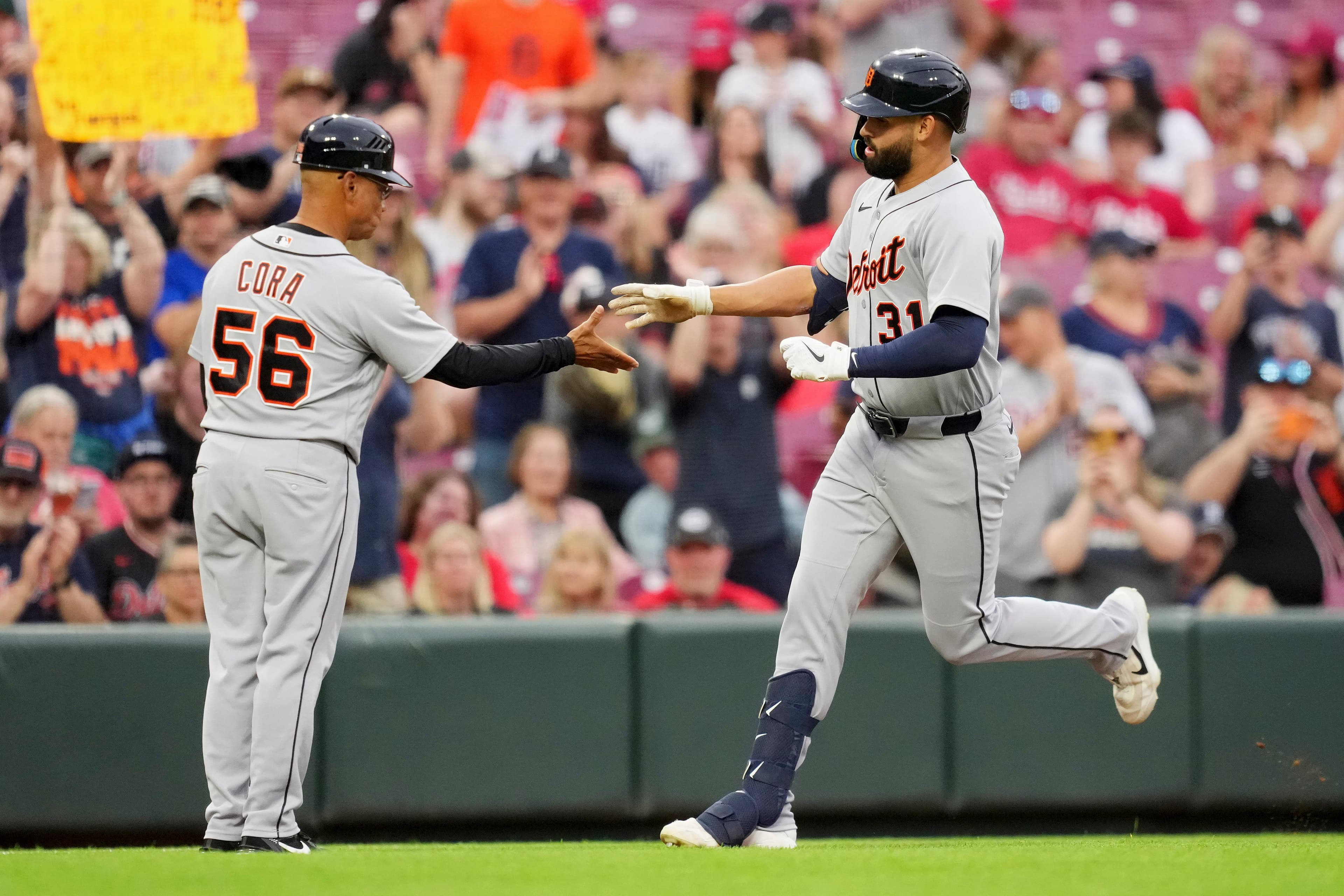 Tigers rain delayed in Cincinnati, up 5-3 after six innings