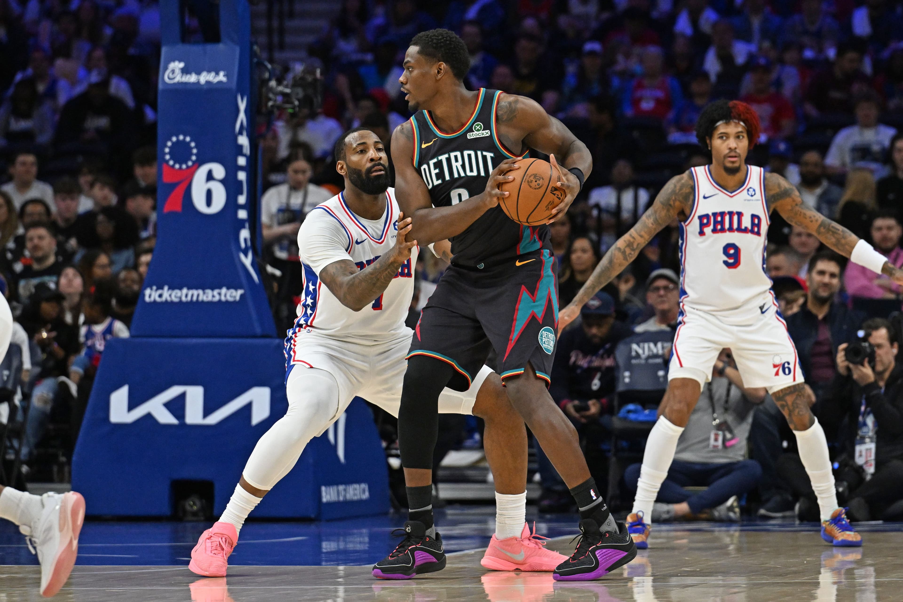 Pistons clinch No. 1 seed with blowout victory vs. 76ers