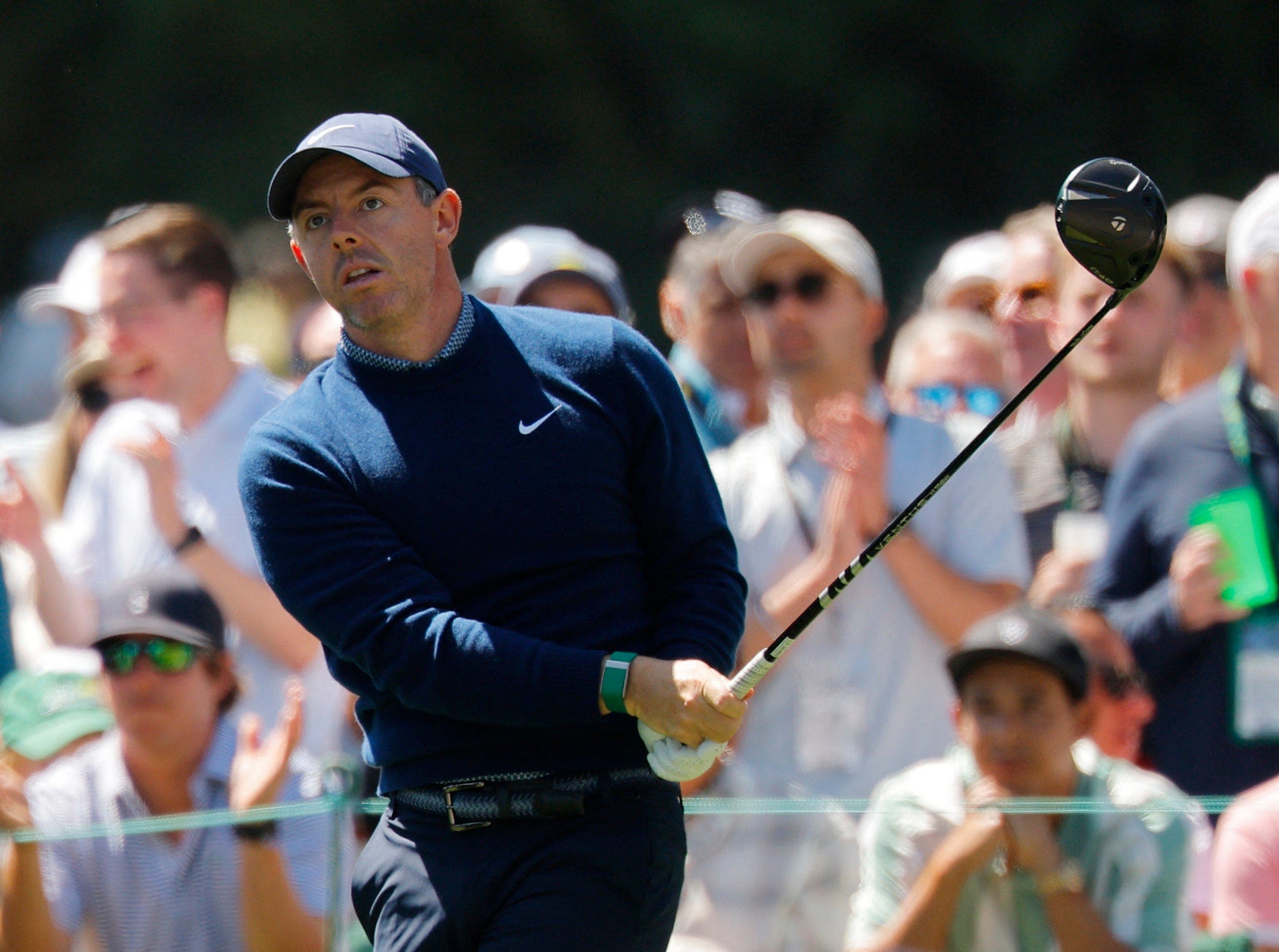 Rory McIlroy tied for lead to begin Masters defense