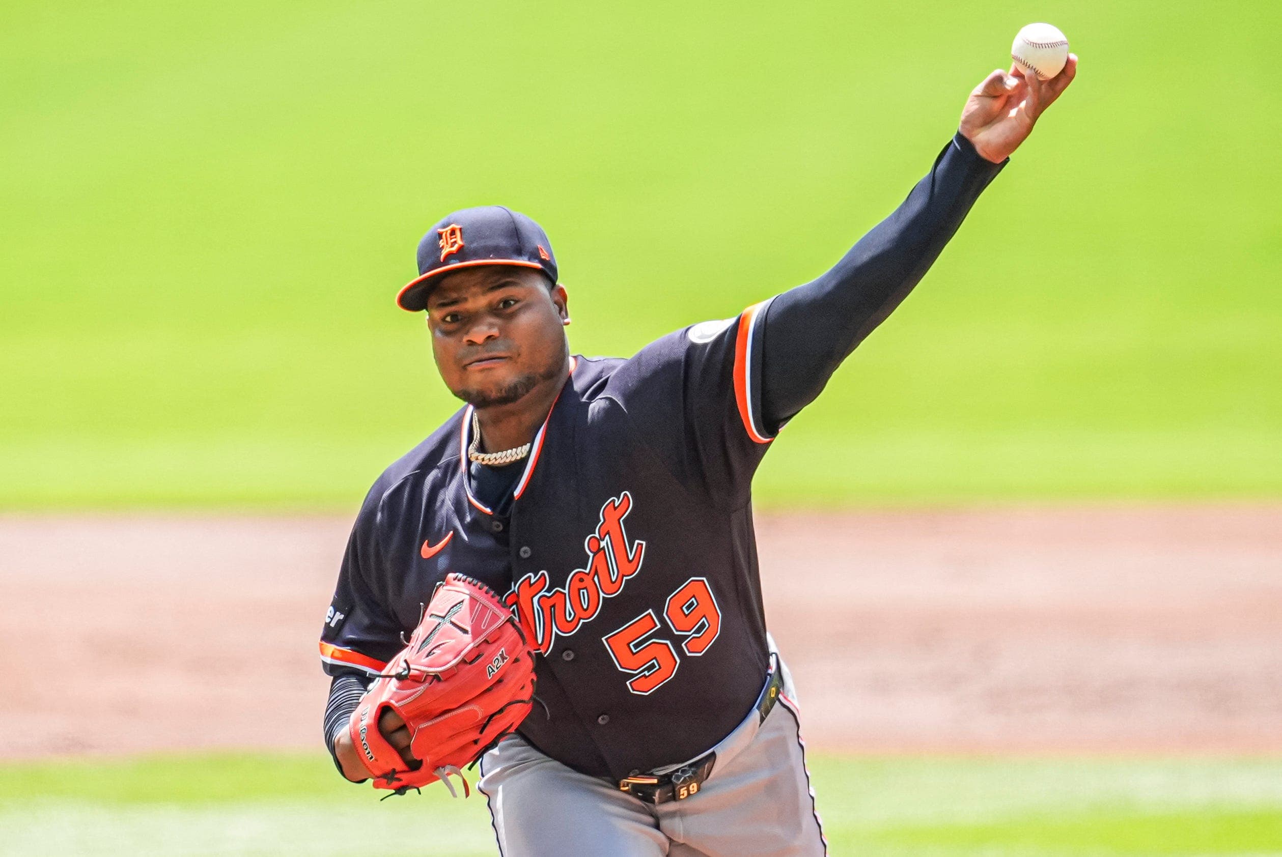 Tigers salvage one game in Atlanta, rally with four late runs